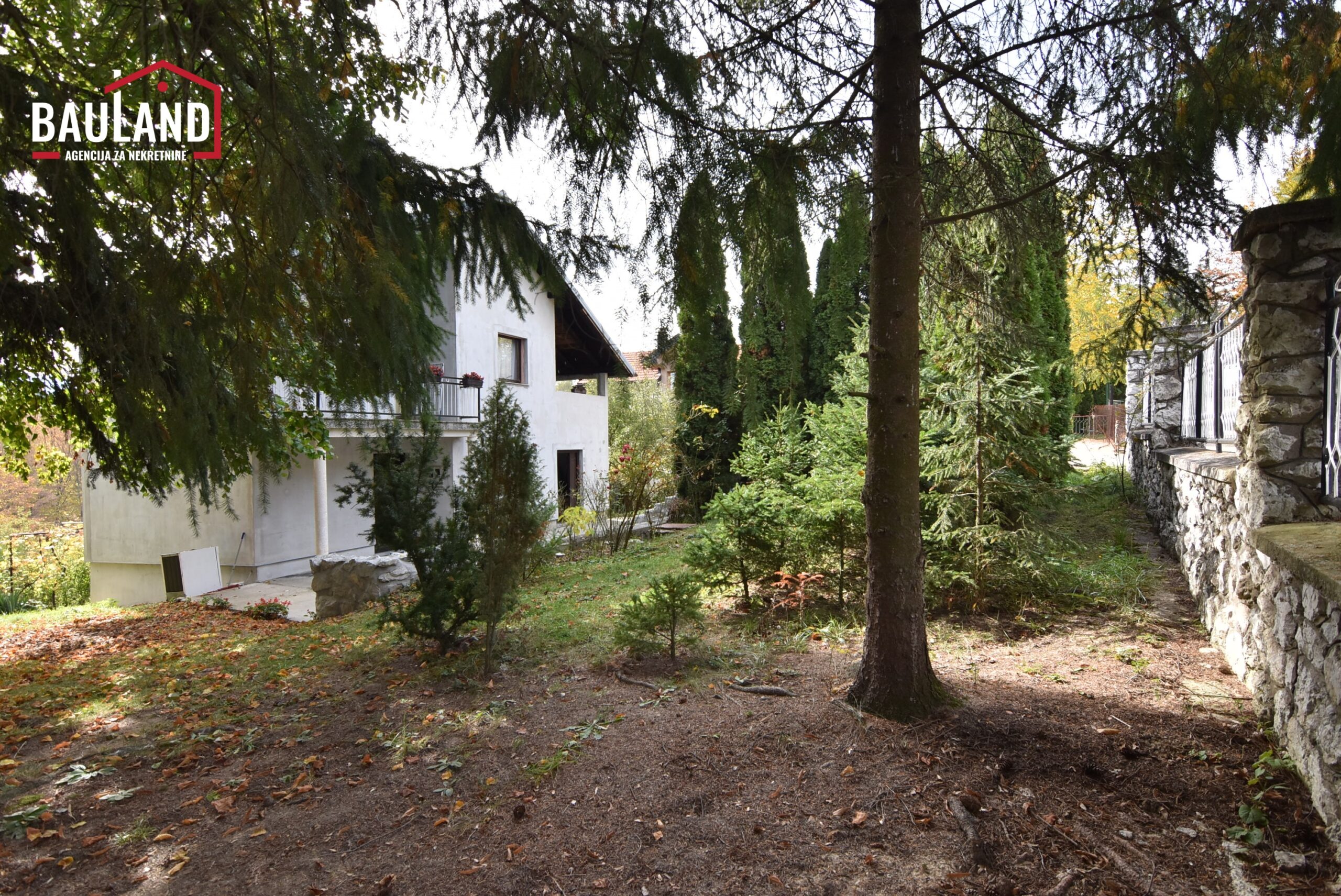 10 na prodaju kuća izgrađena na parceli od 1290m²