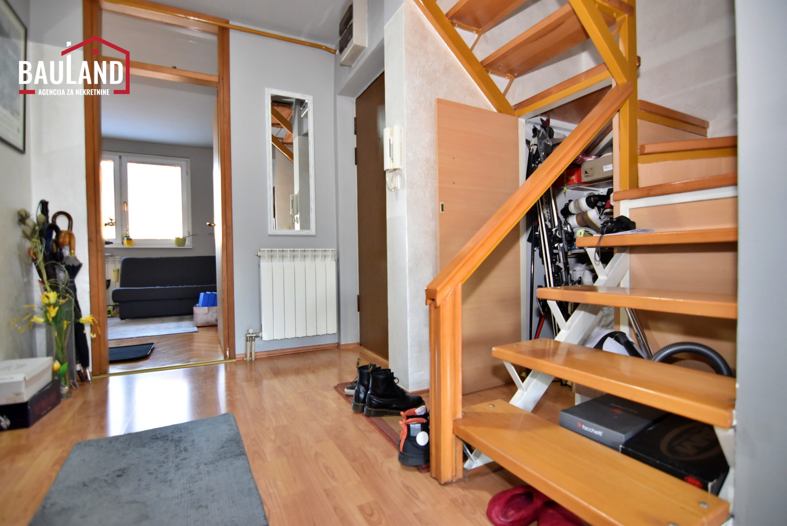 10 prodaje se stan 96m² u ulici Behdžeta Mutevelića