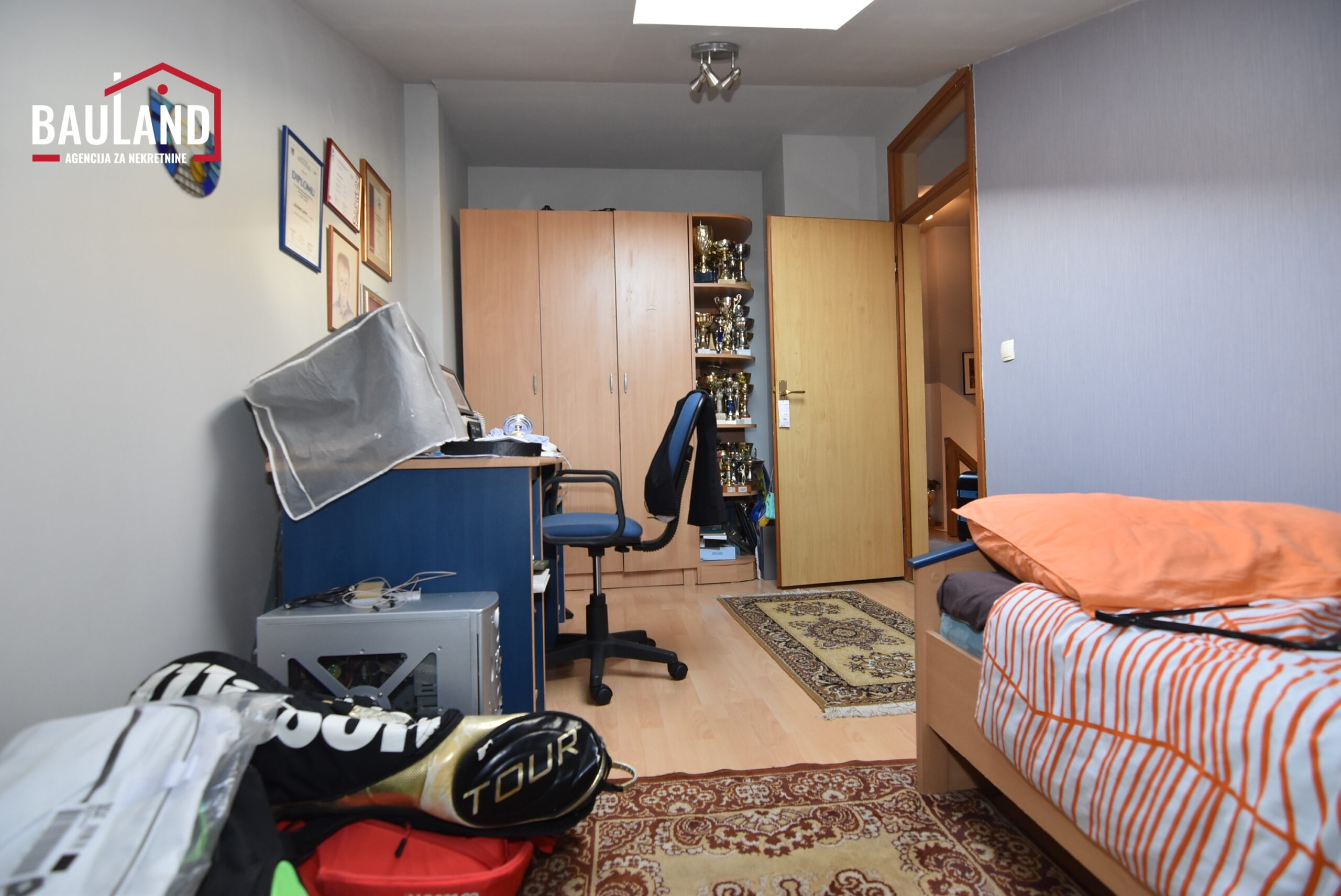 11 na prodaju dvoetažni petosoban stan u naselju Grbavica