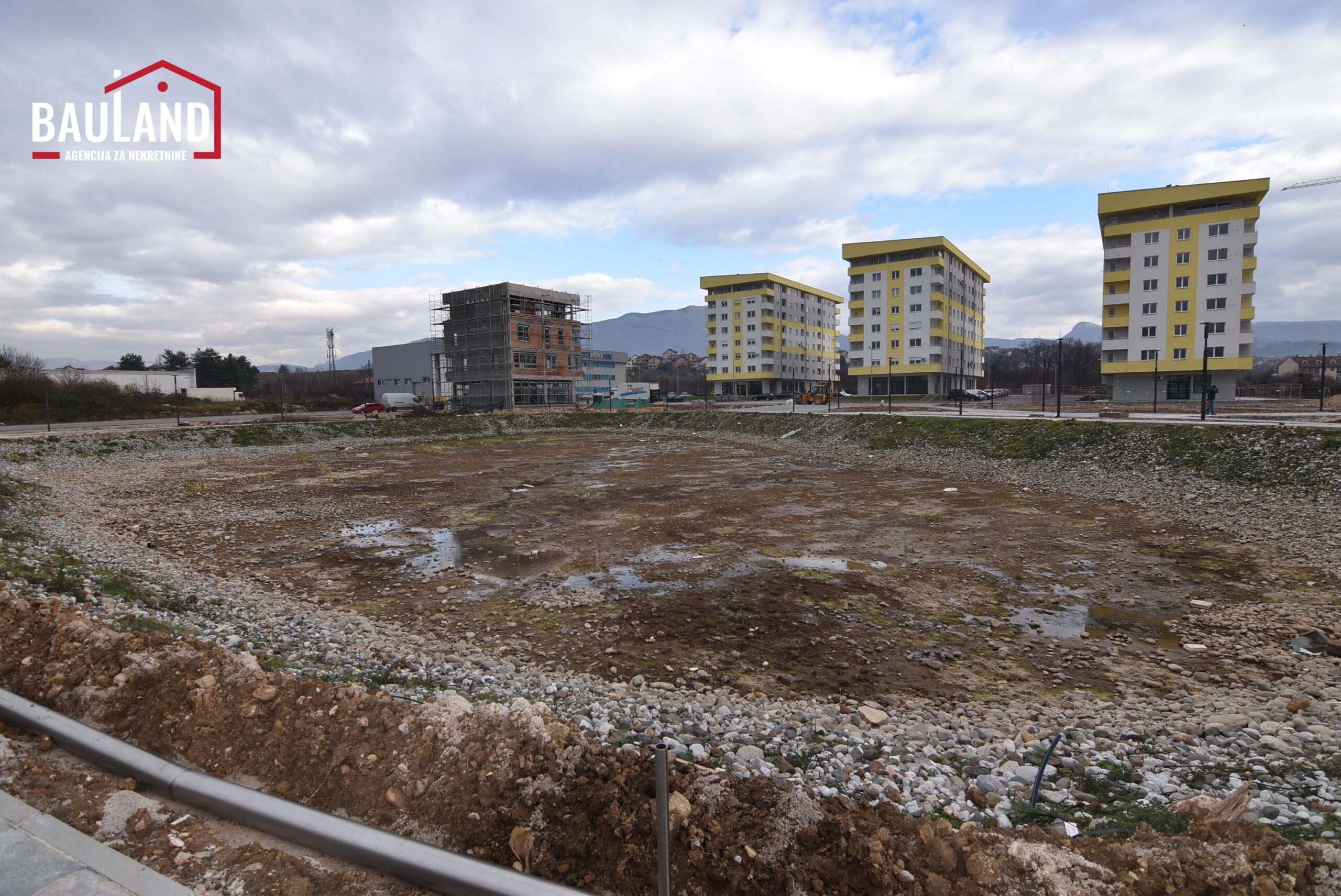 11 parcela za prodaju površine 618m2