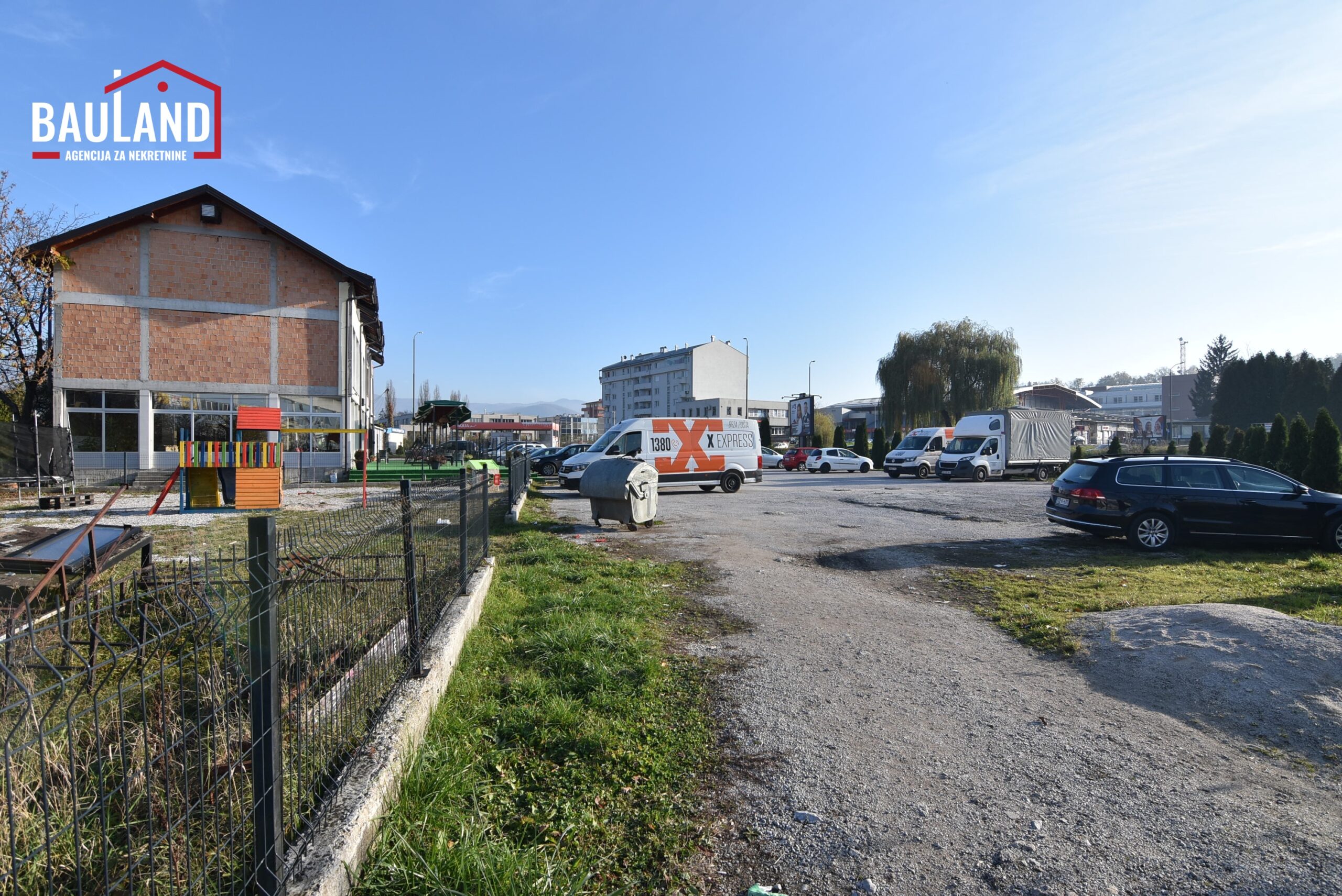 8 na prodaju poslovni objekat izgrađen na parceli 2132m²