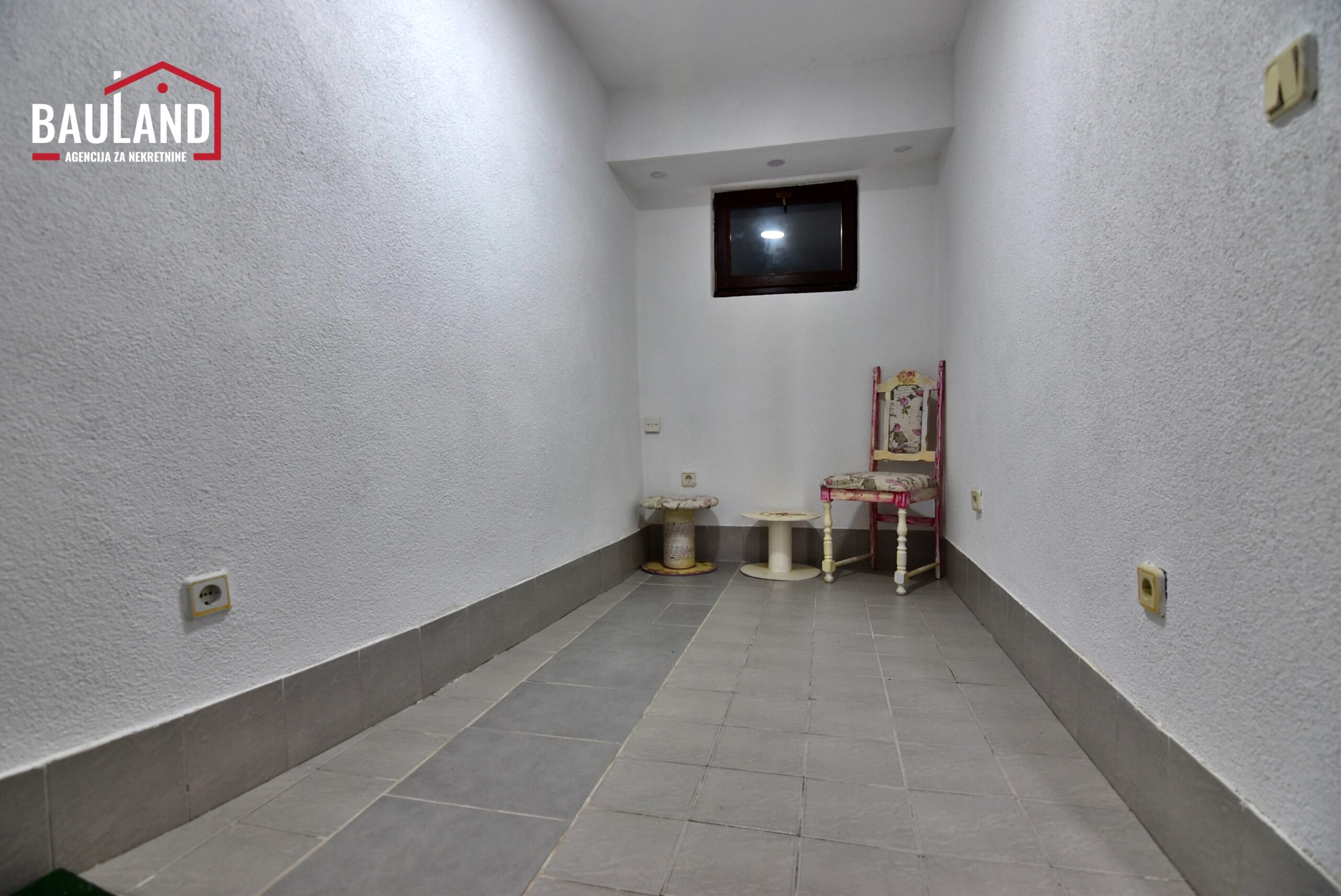 Kleiner Geschäftssitz mit 12m2 in der Straße Veliki Alifakovac