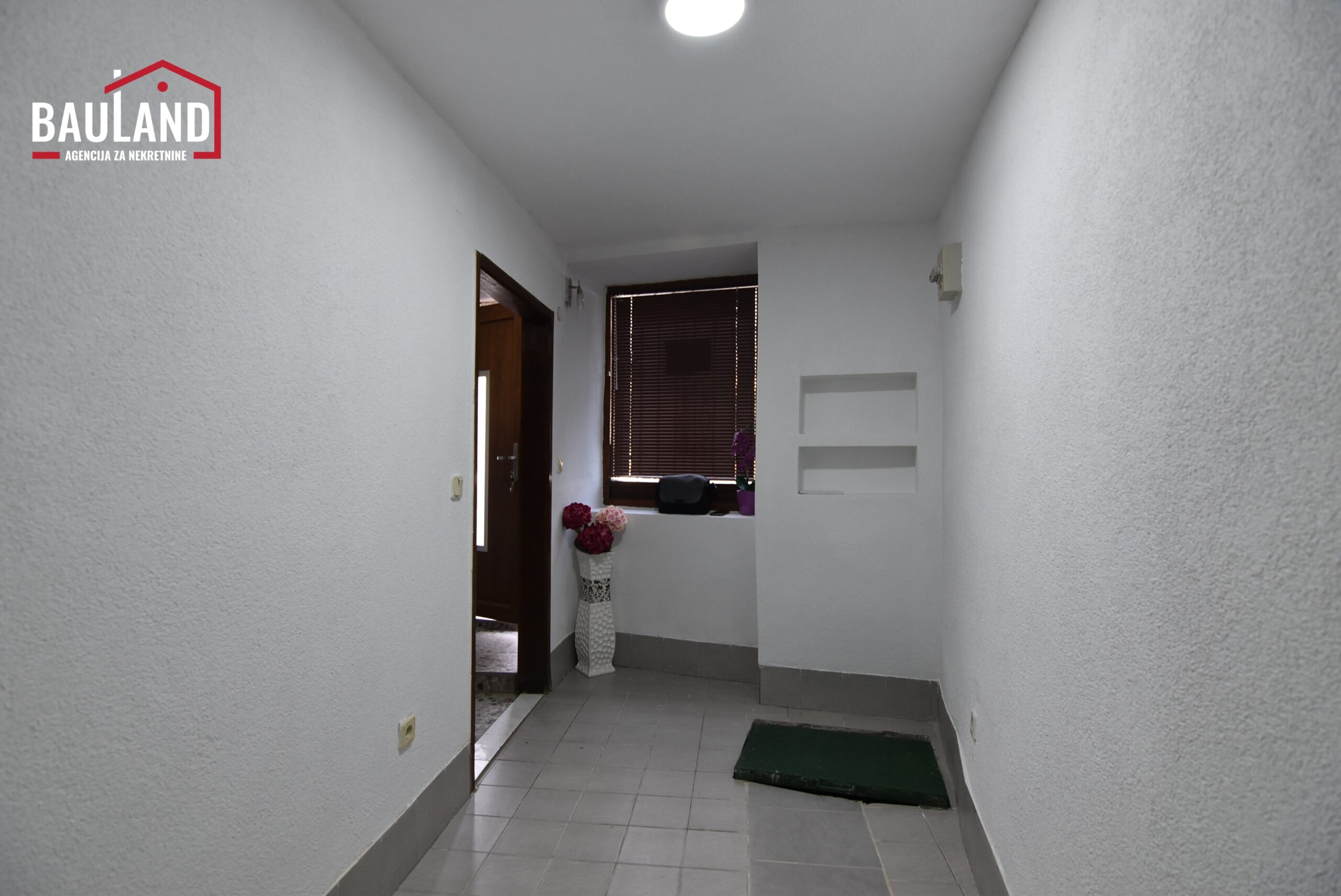 02 najam poslovnog prostora od 12m2