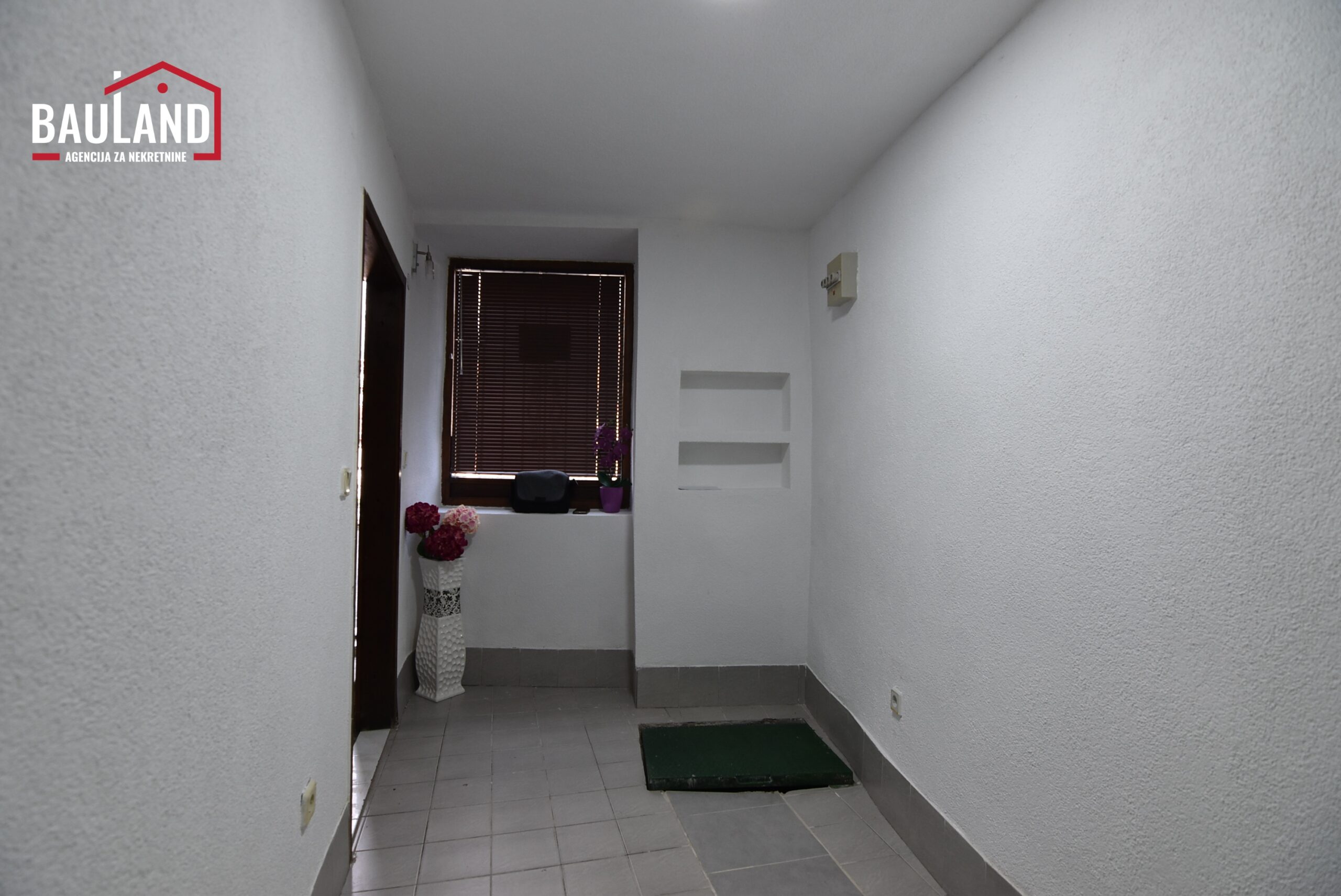 03 izdaje se na duži period mali poslovni prostor u Starom Gradu