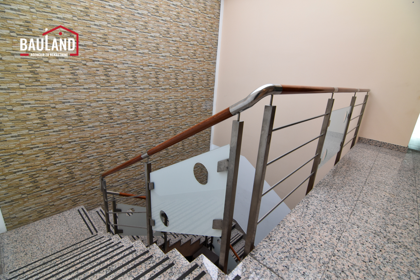 poslovni objekat stup