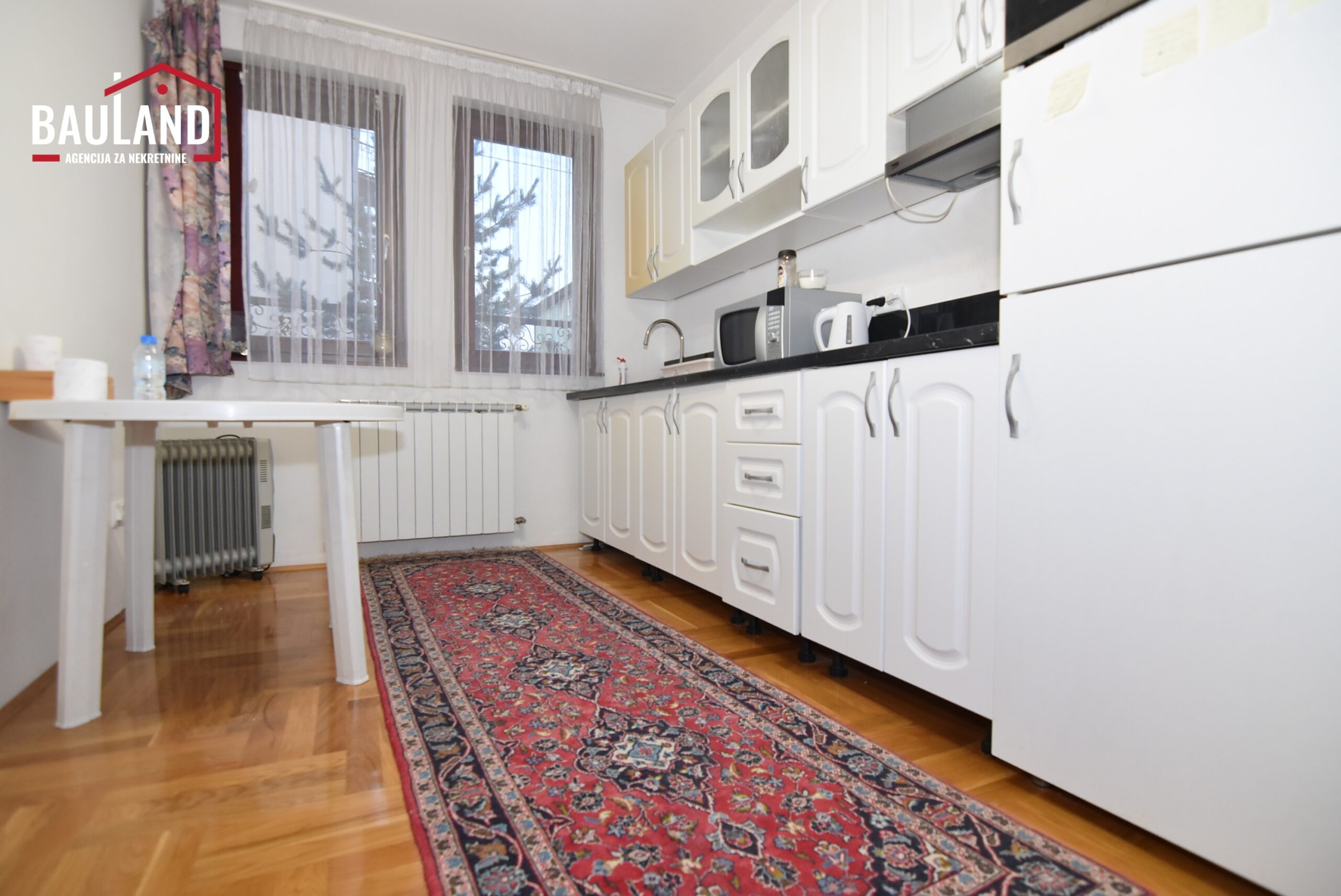 04 izdaje se trosoban namješten stan u privatnoj kući na prvom spratu 100m2 Bjelave