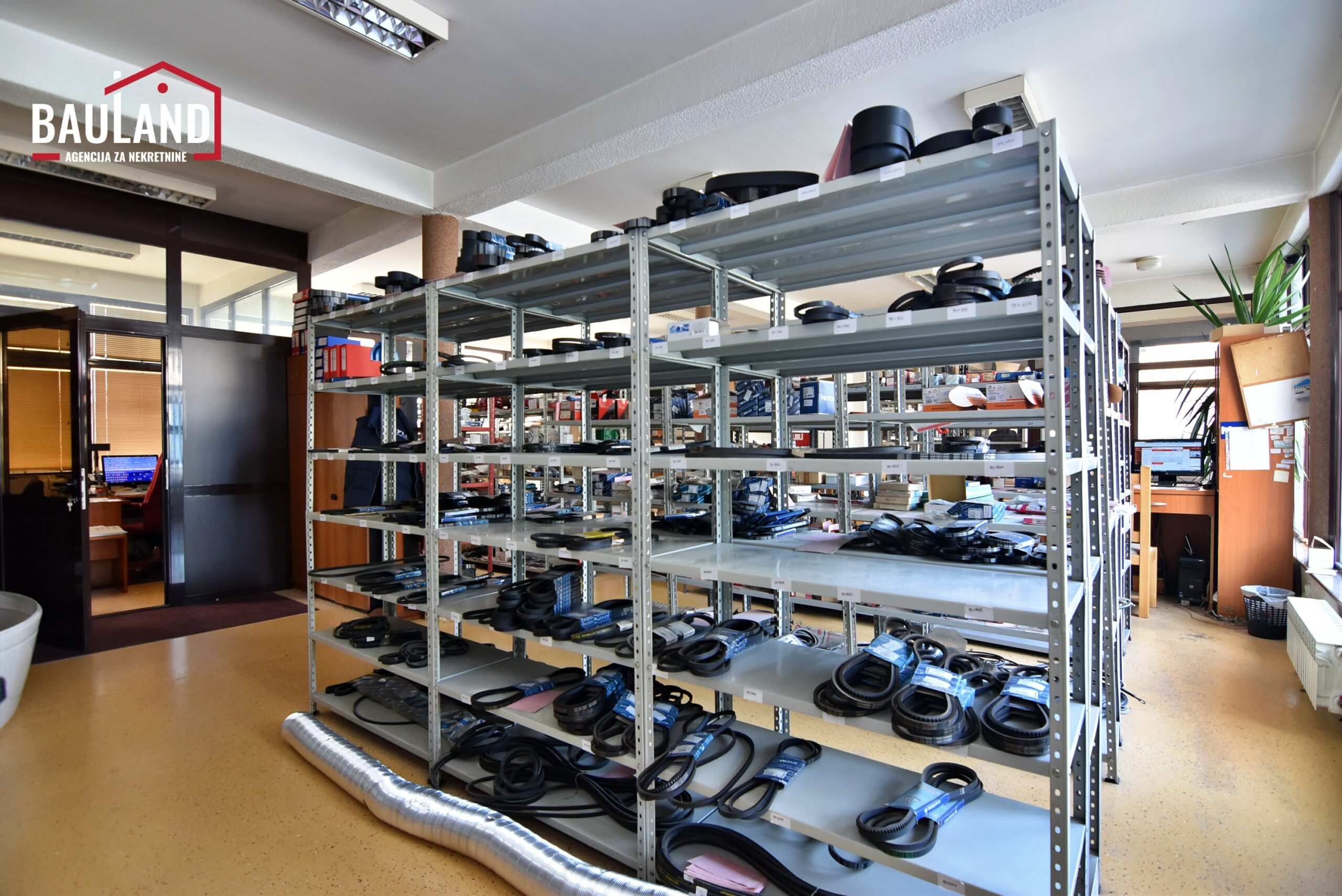 06 iznajmljuje se na duži vremenski period prodajno-skladišni poslovni prostor u Rajlovcu