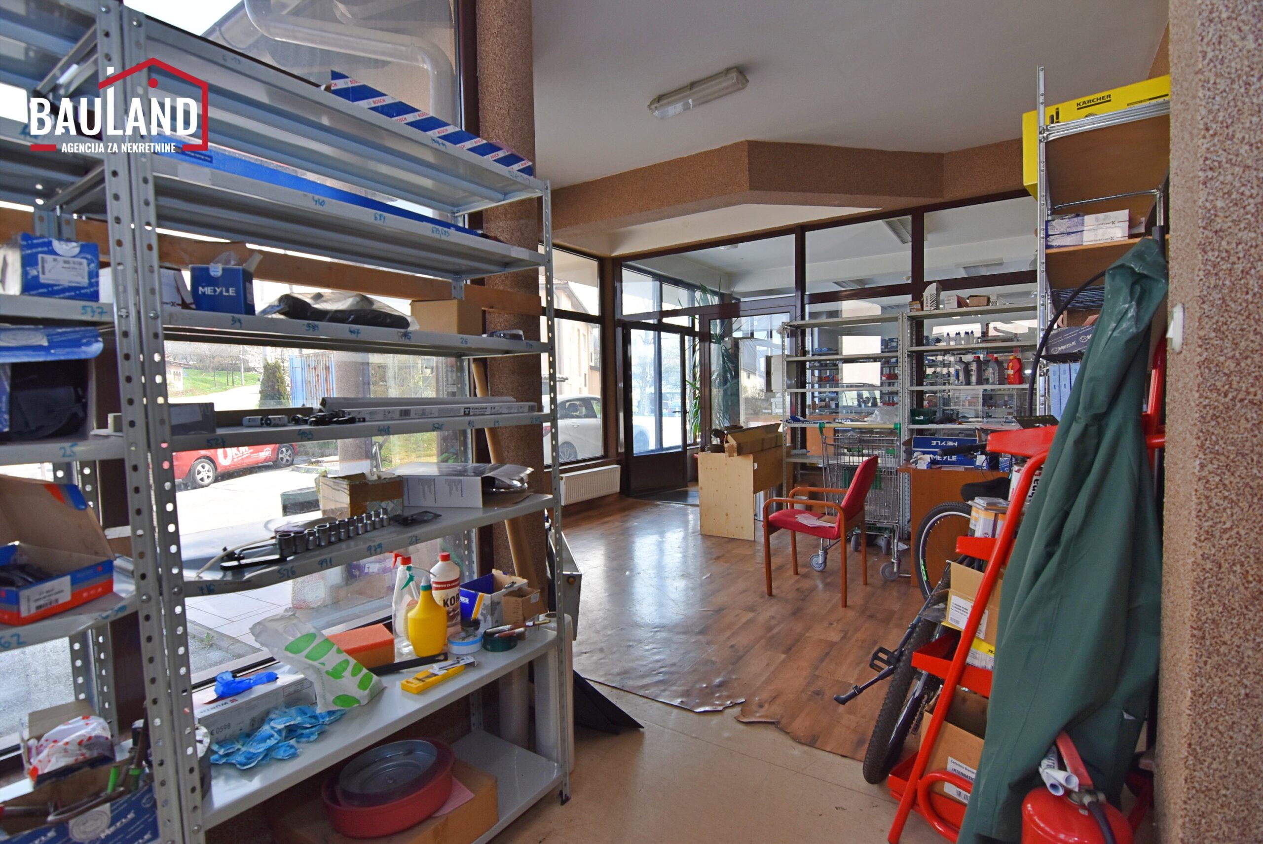 08 izdaje se na duži vremenski period poslovno-skladišni-kancelarijski prostor u Rajlovcu