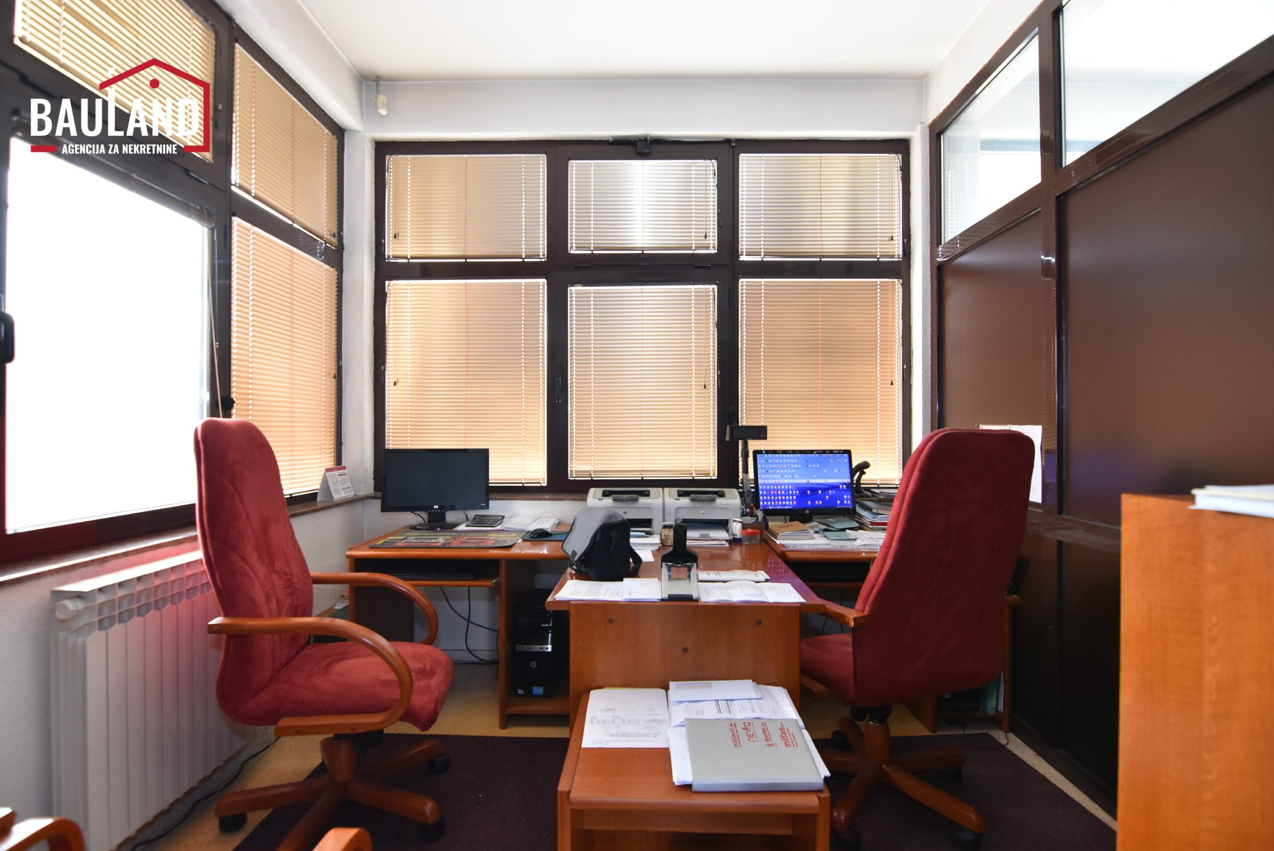 12 poslovni prostor sa kancelarijama i parkingom za najam Rajlovac