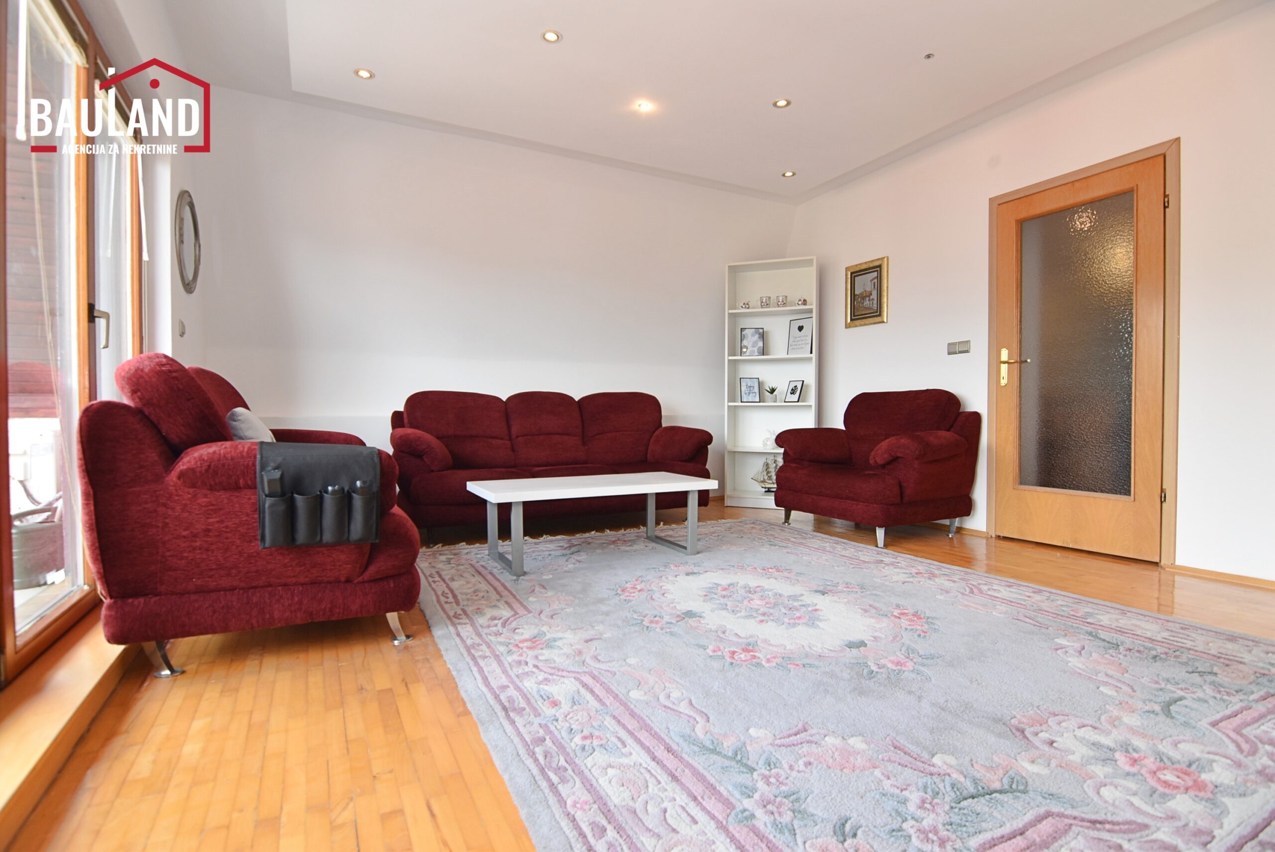 02 iznajmljuje se četverosoban stan u sklopu kuće 120m2 ul. Čeljigovići