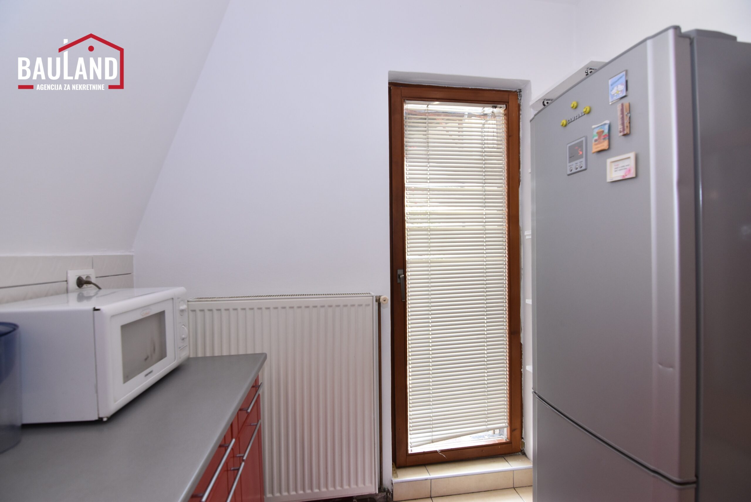 09 izdaje se sprat kuće površine 120m2 naselje Alifakovac Stari Grad