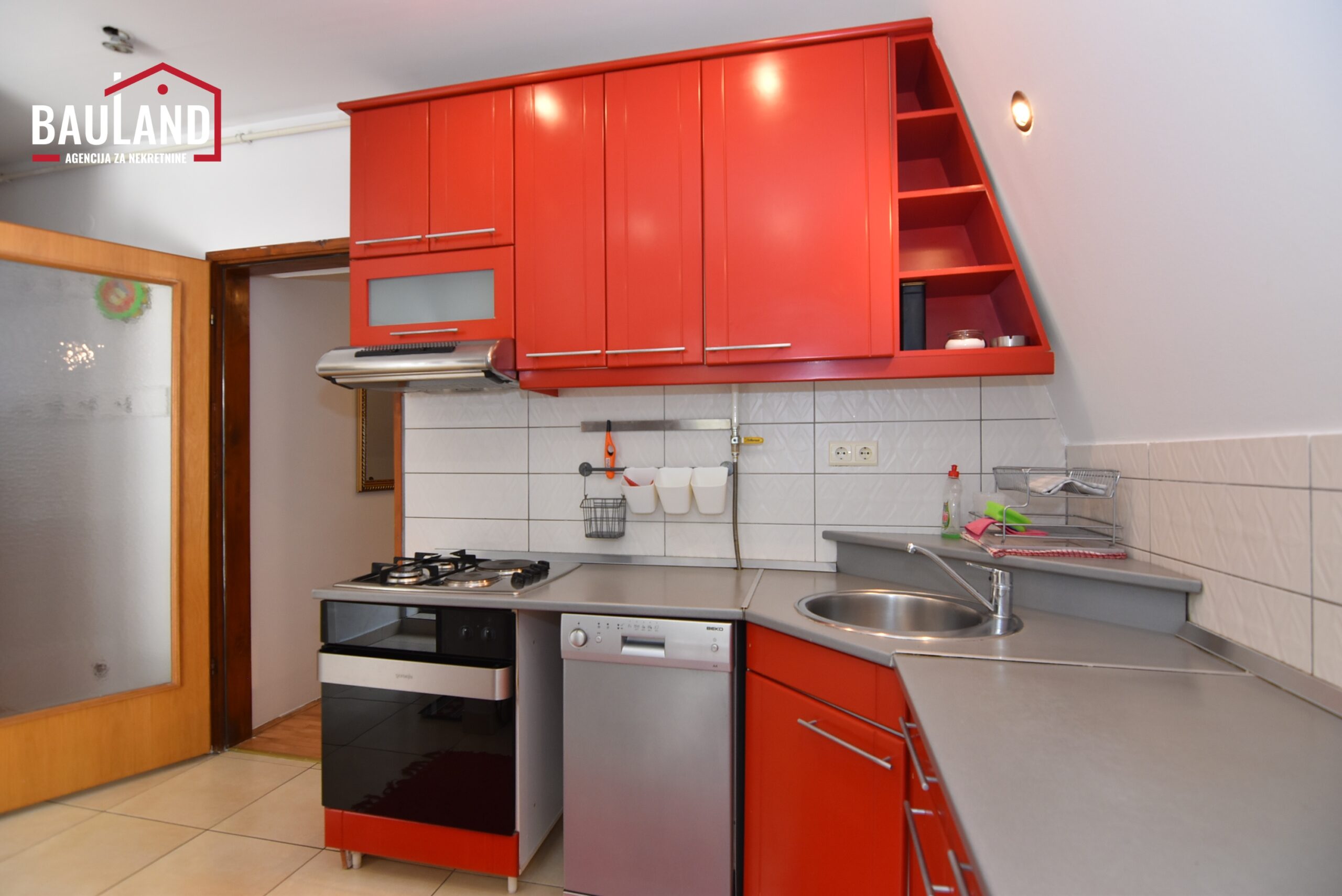 10 sprat kuće za najam 120m2 naselje Alifakovac Stari Grad