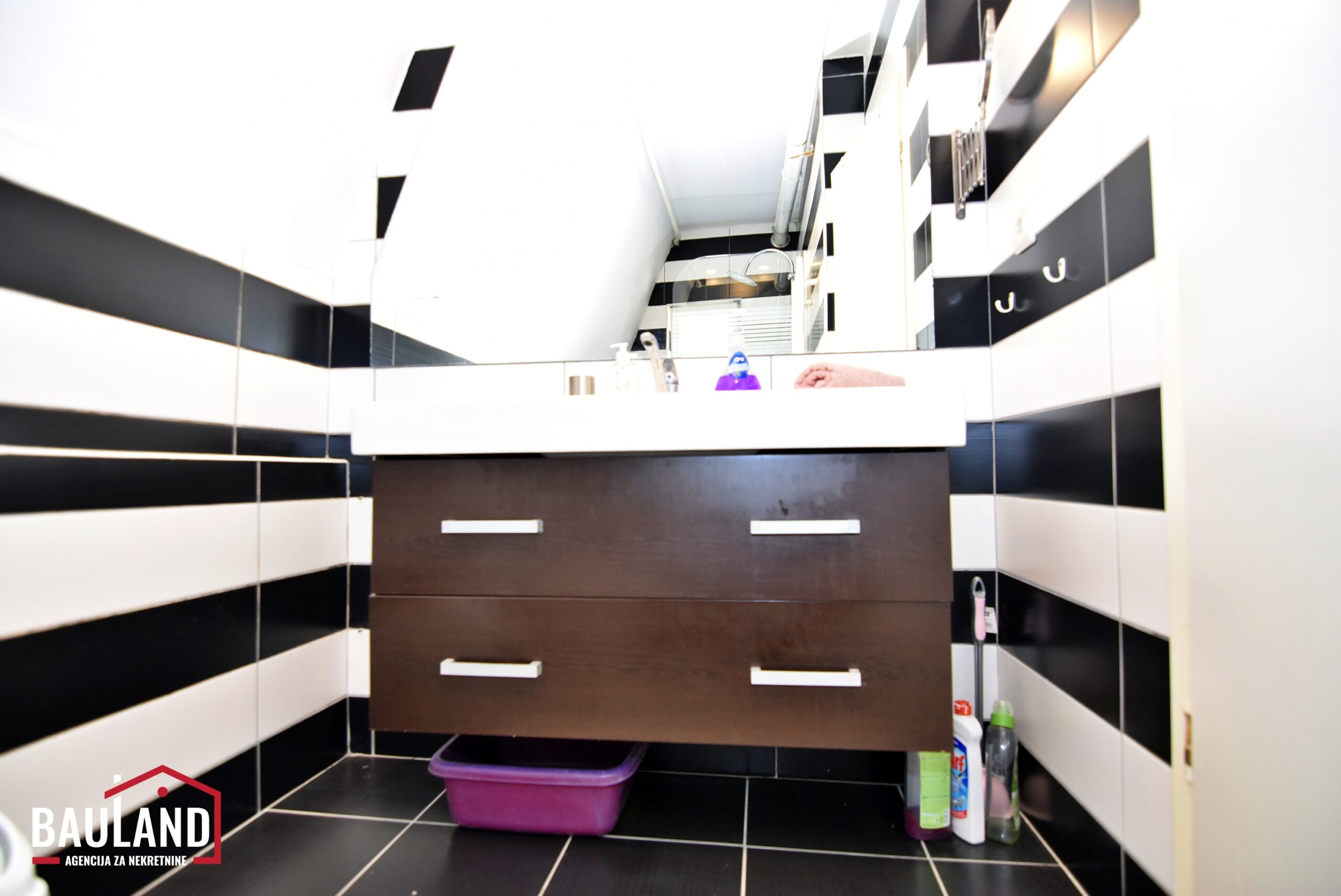 18 najam stana 120m2 Alifakovac Stari Grad