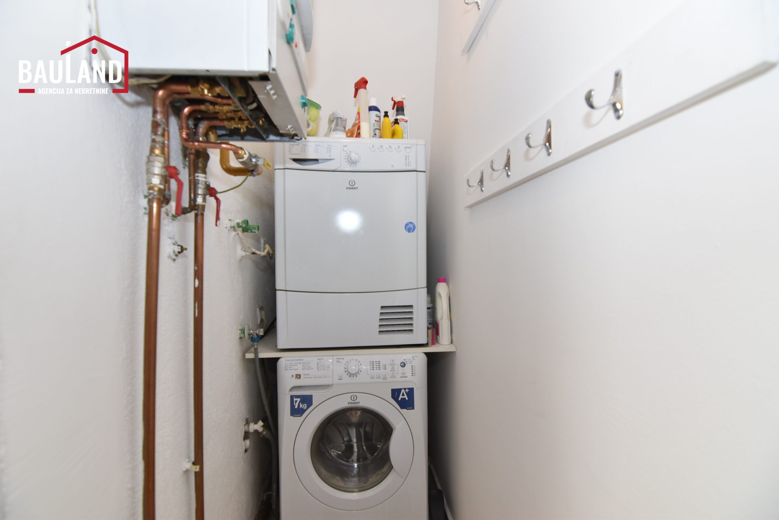 19 sprat kuće sa privatnim parking mjestom za najam 120m2