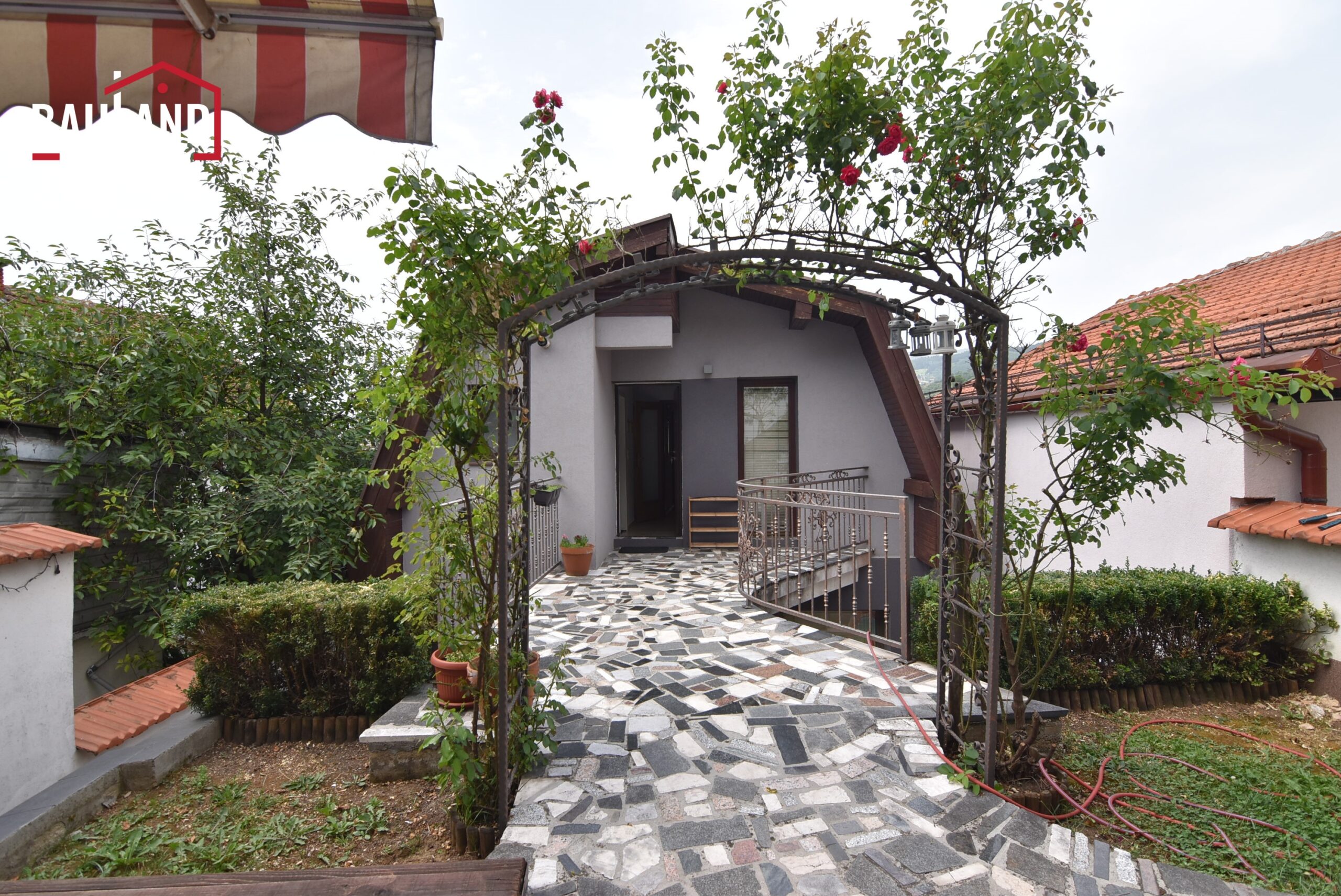 24 sprat kuće za najam sa parking mjestom