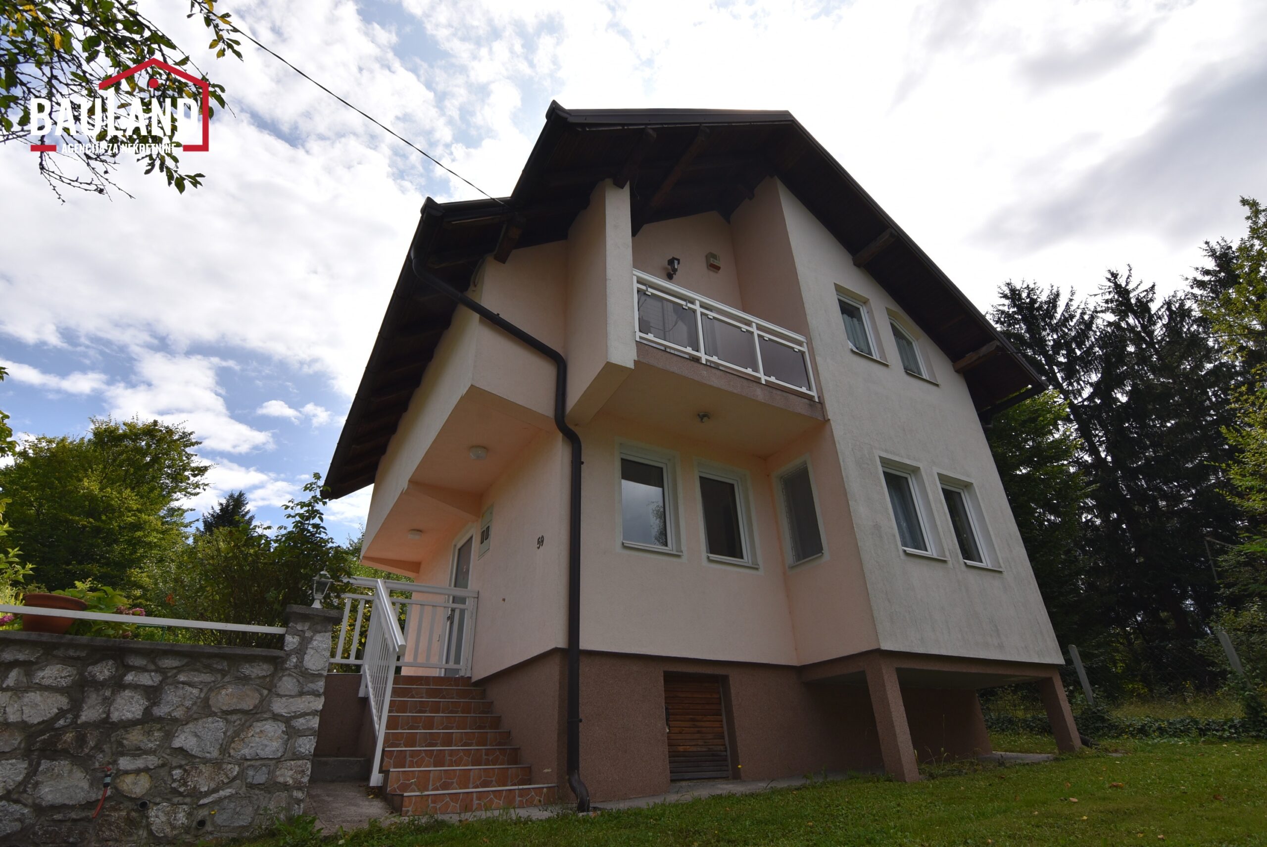 02 prodaje se vikendica u naselju Rakovica Općina Ilidža