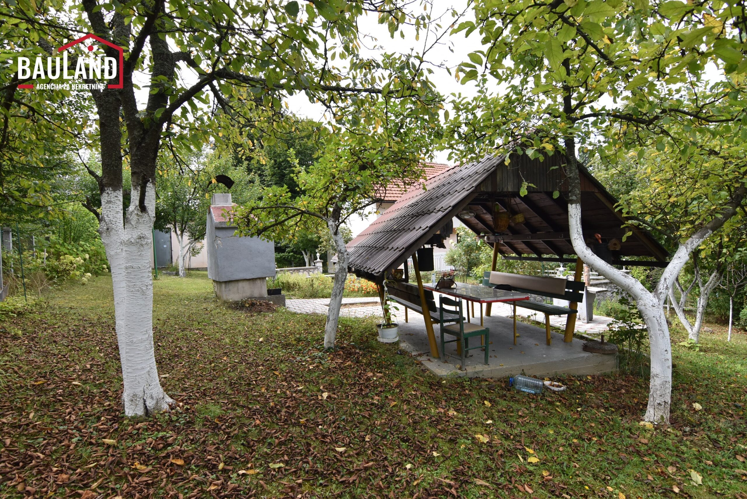 07 prodaje se prelijepa vikendica sa urednom dokumentacijom