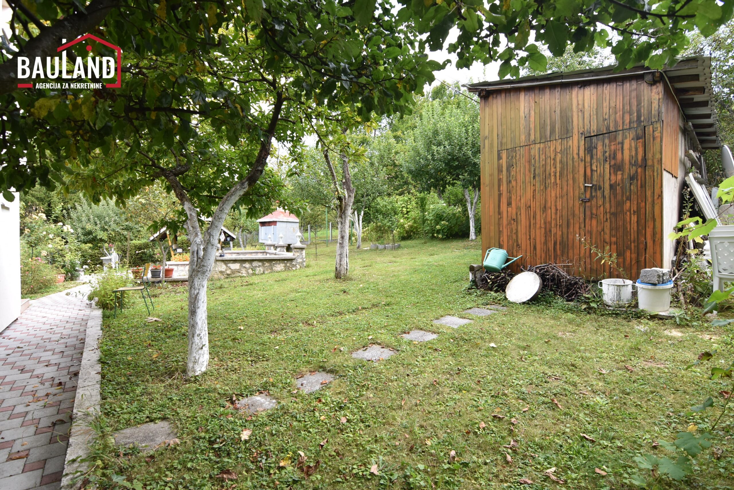 13 vikendica za prodaju 1012m2 ukupne površine 72m2 Rakovica Kobiljača