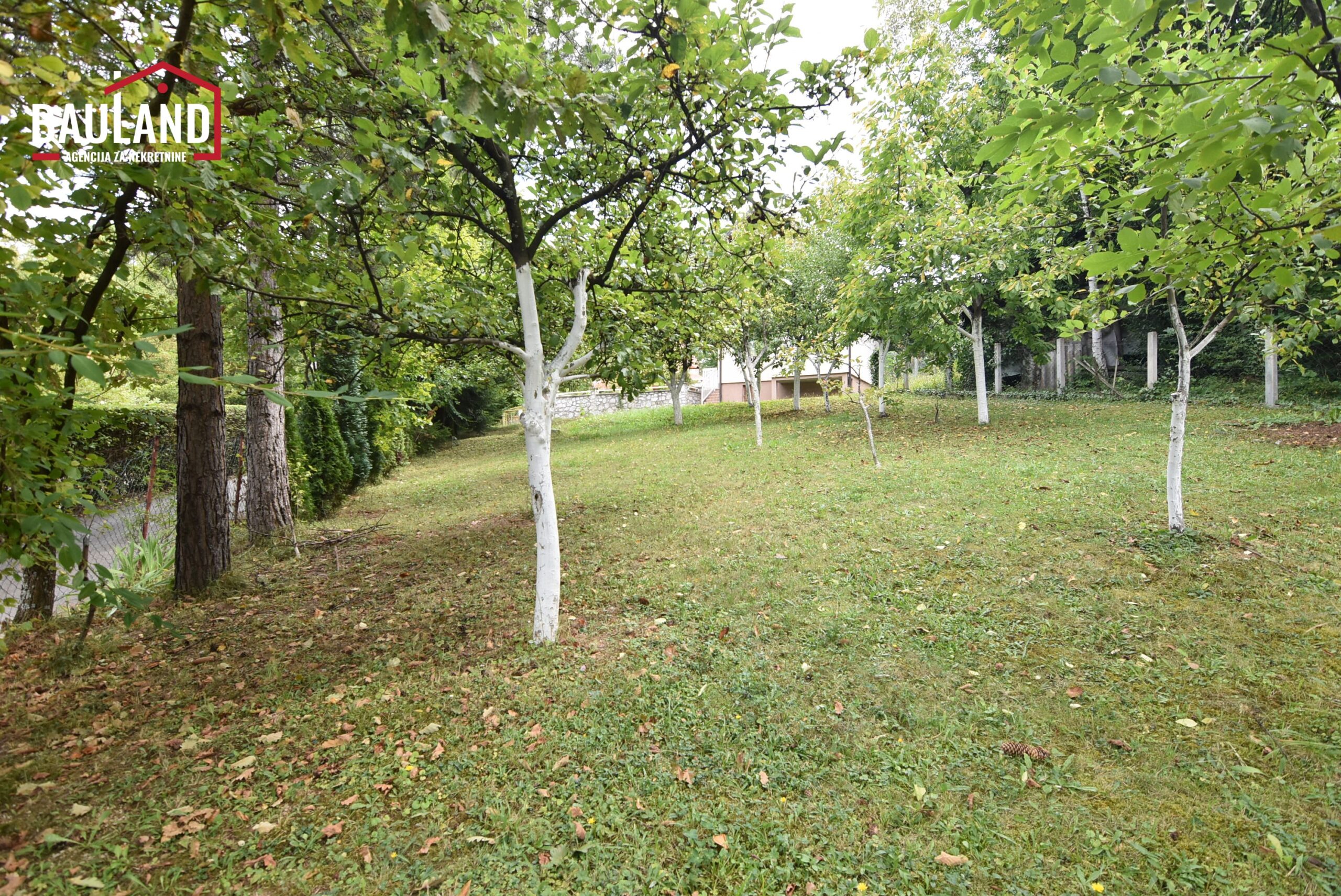 19 vikendica za prodaju izgrađena na parceli površine 1012m2