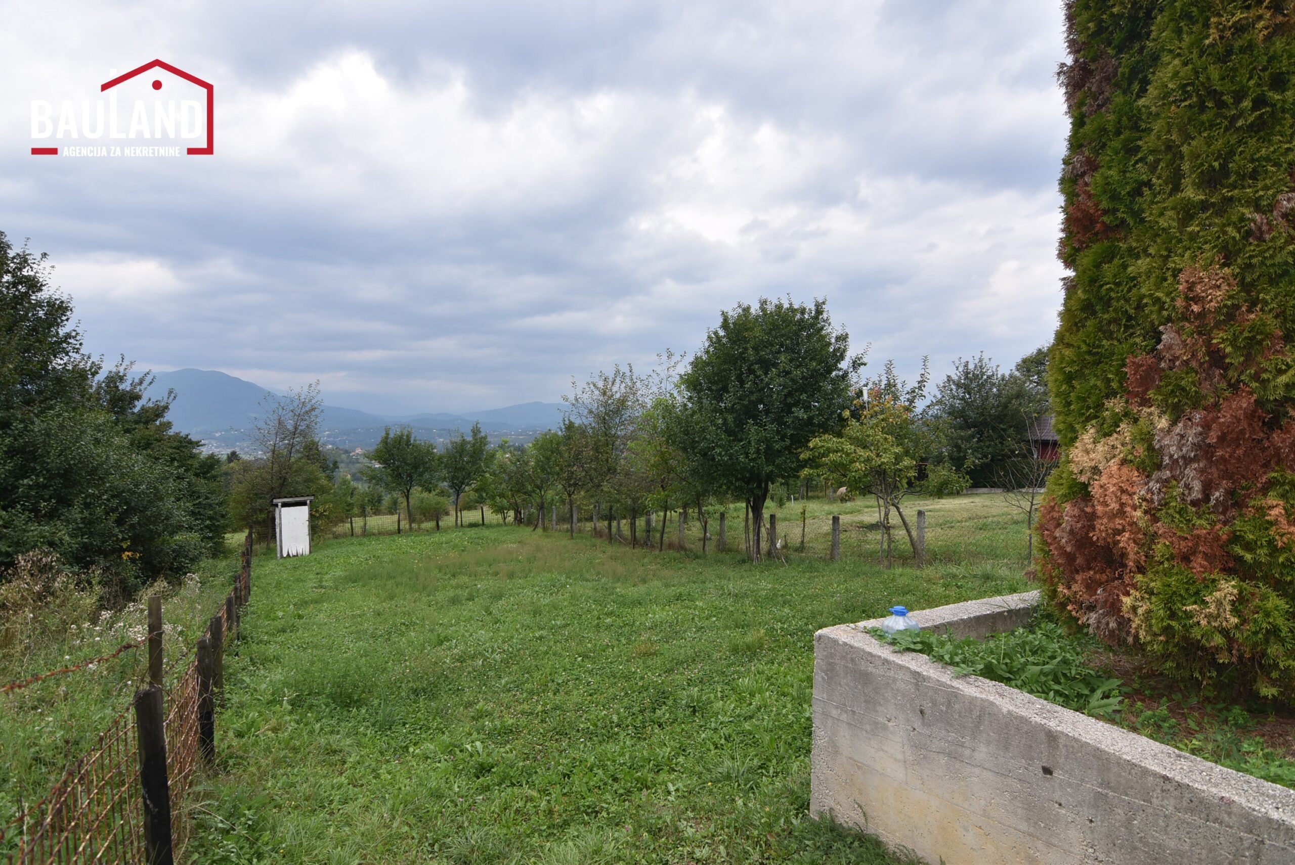 06 prodaje se zemljište površine 535m2 i vikendica površine 66m2