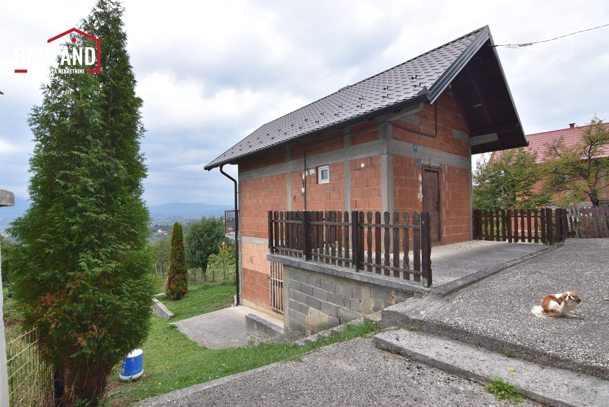 09 zemljište i vikendica za prodaju površina zemljišta je 66m2