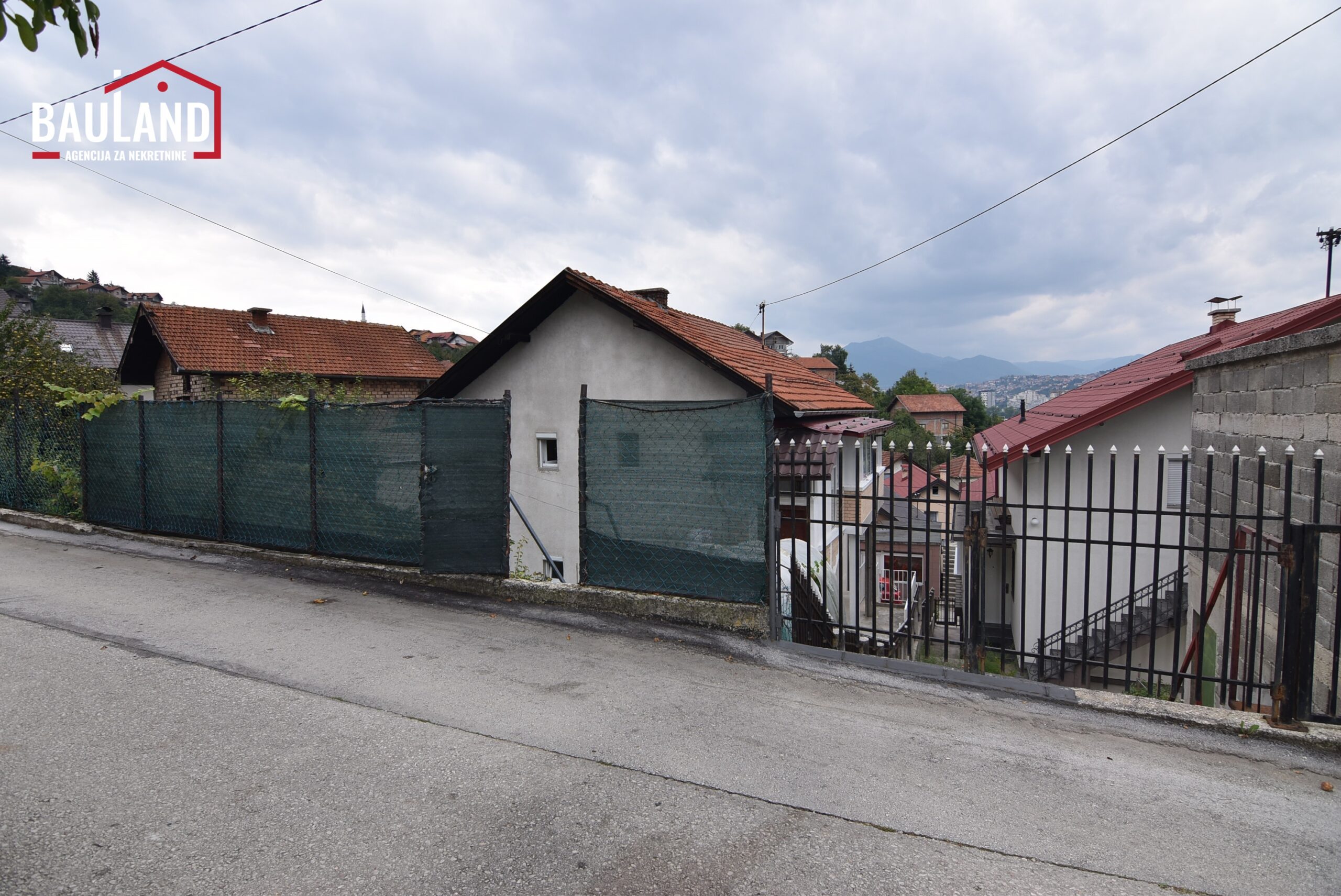 03 prodaje se dio kuće u ulici Orahovačka Briješće brdo Općina Novi Grad Sarajevo ukupne površine 185m2