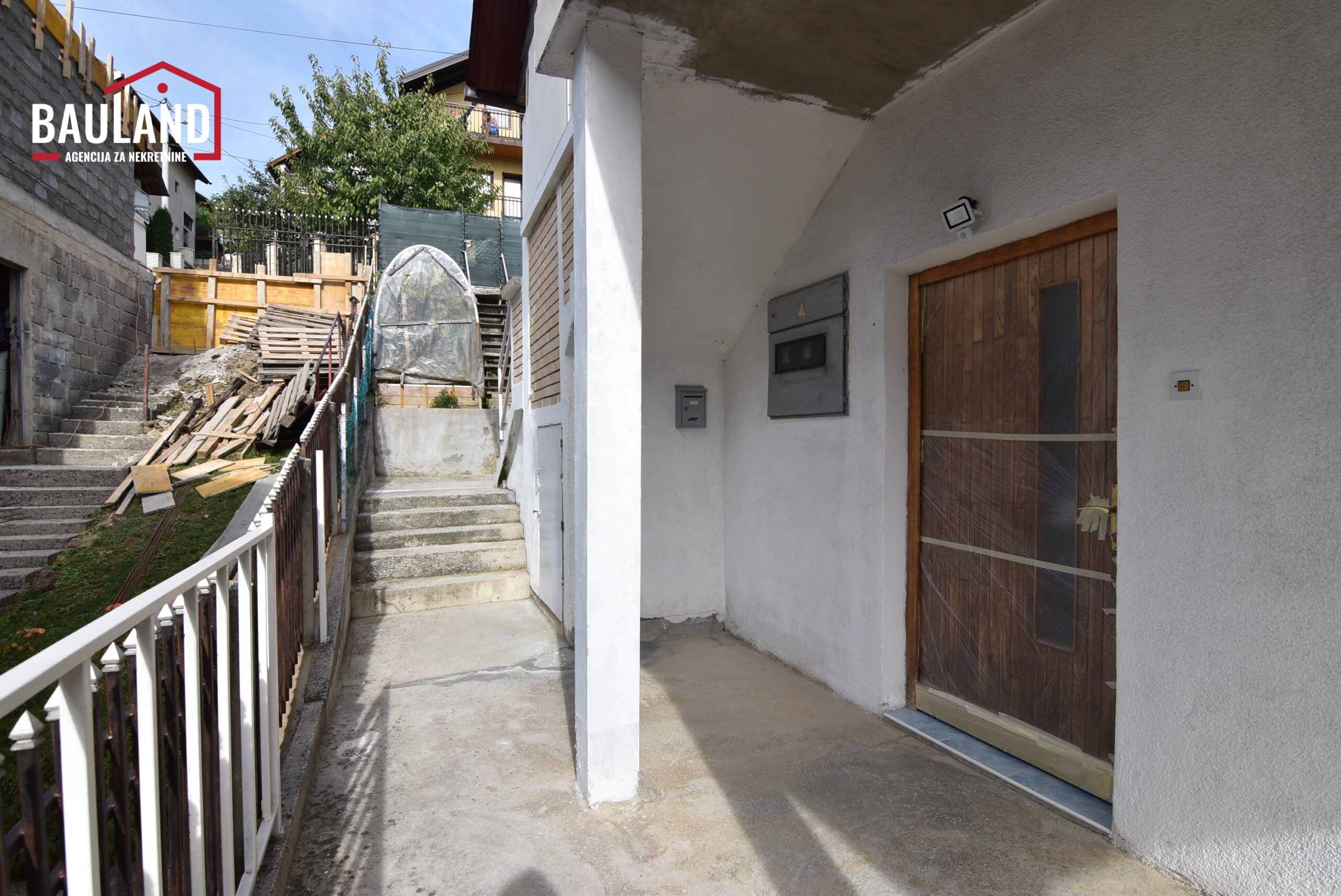 09 prodaje se dio kuće u ulici Orahovačka naselje Briješće brdo Općina Novi Grad Sarajevo