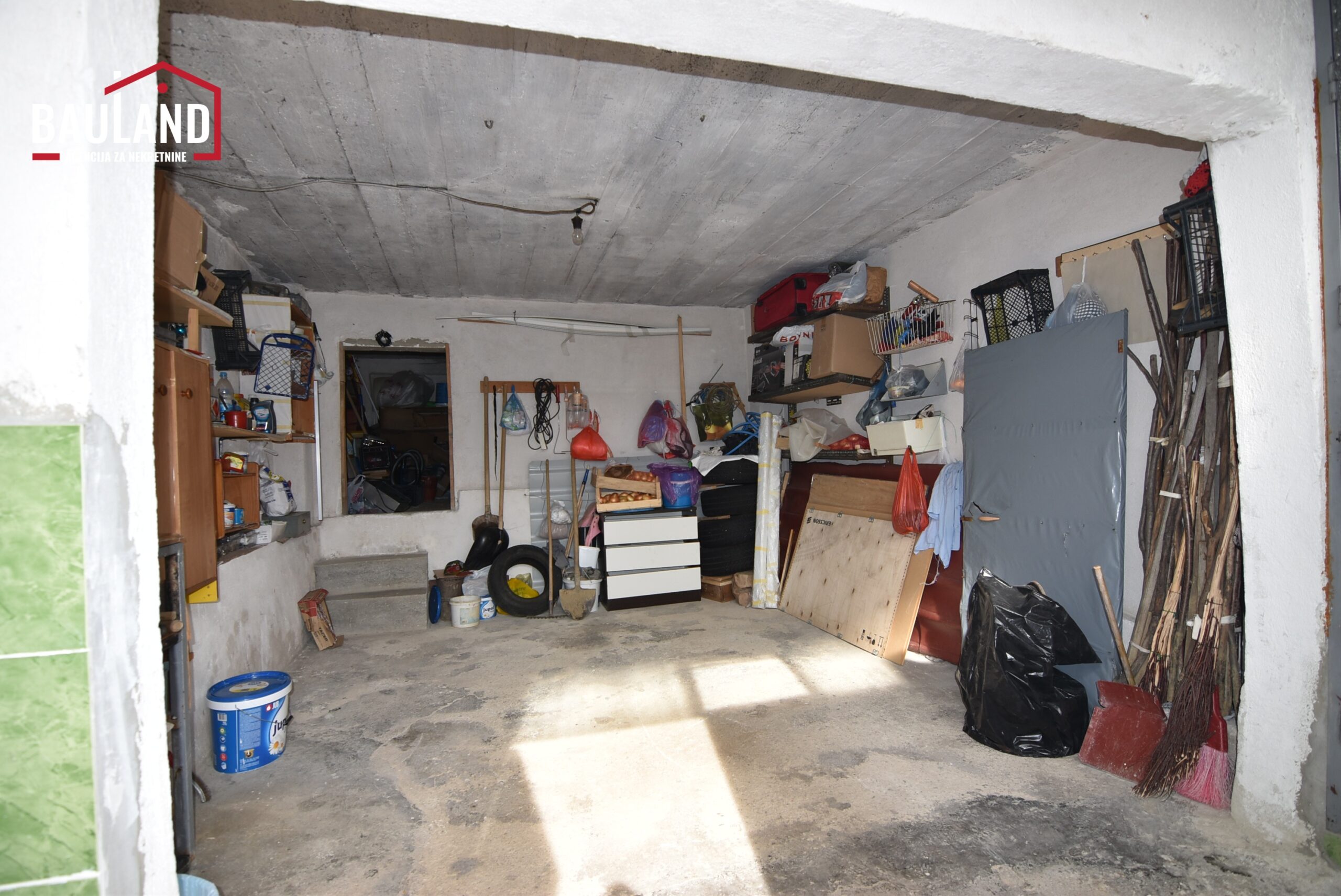 11 prodaje se dio kuće koji u osnovi ima 46m2 ukupne površine 185m2