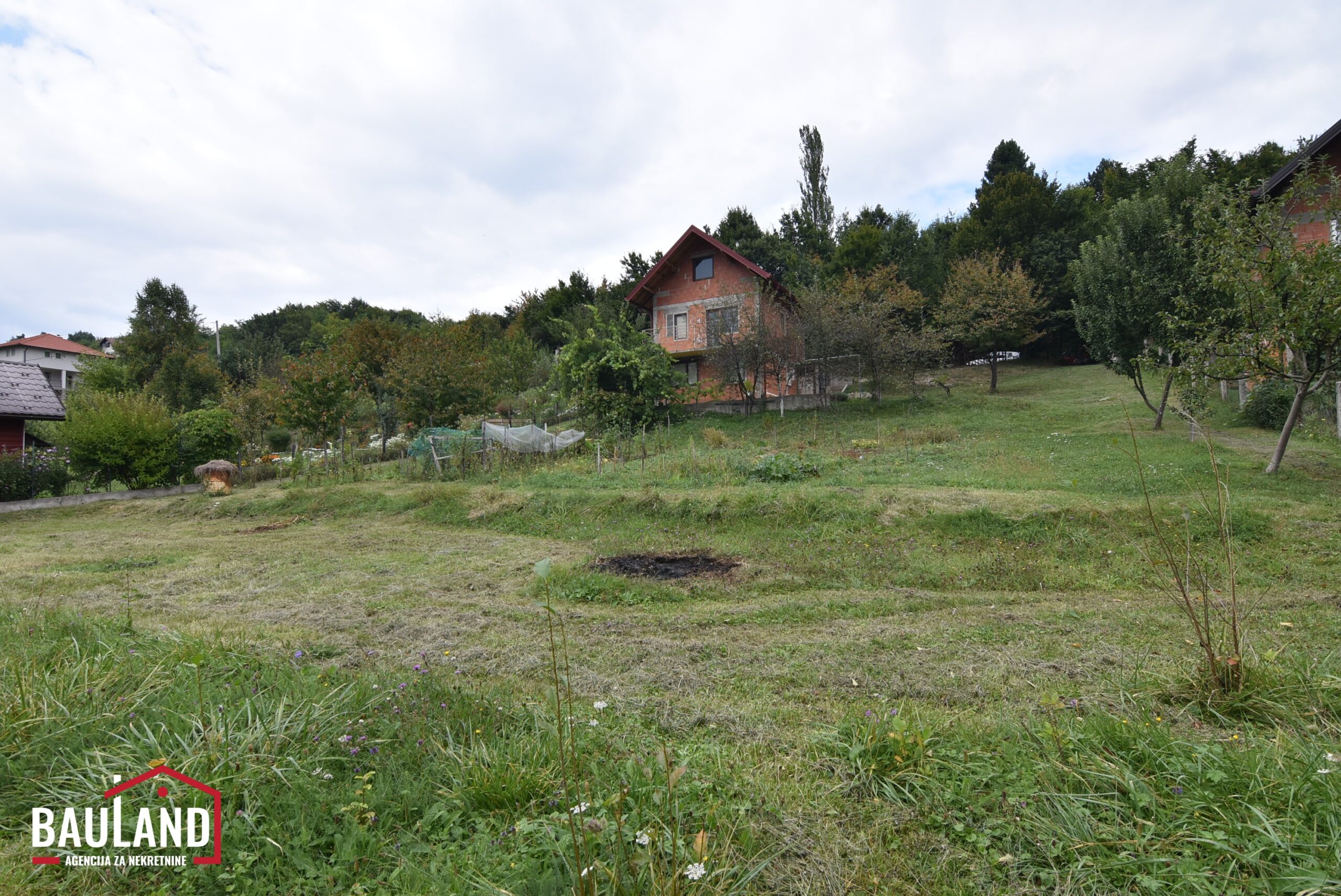 04 iznajmljuje se zemljište i vikendica u ulici Tjepovački put