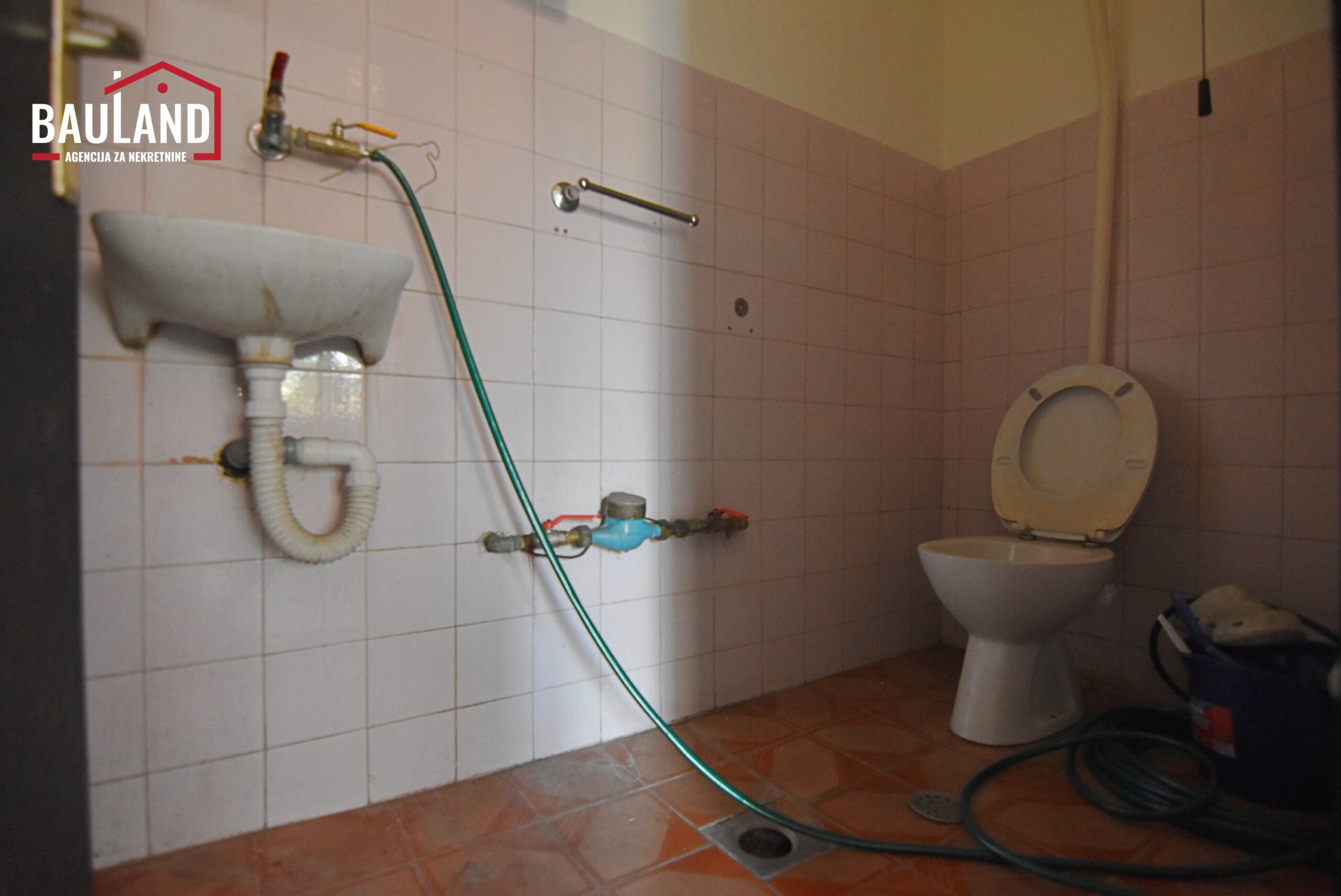 06 prodaje se poslovni prostor u ulici Braće Begić