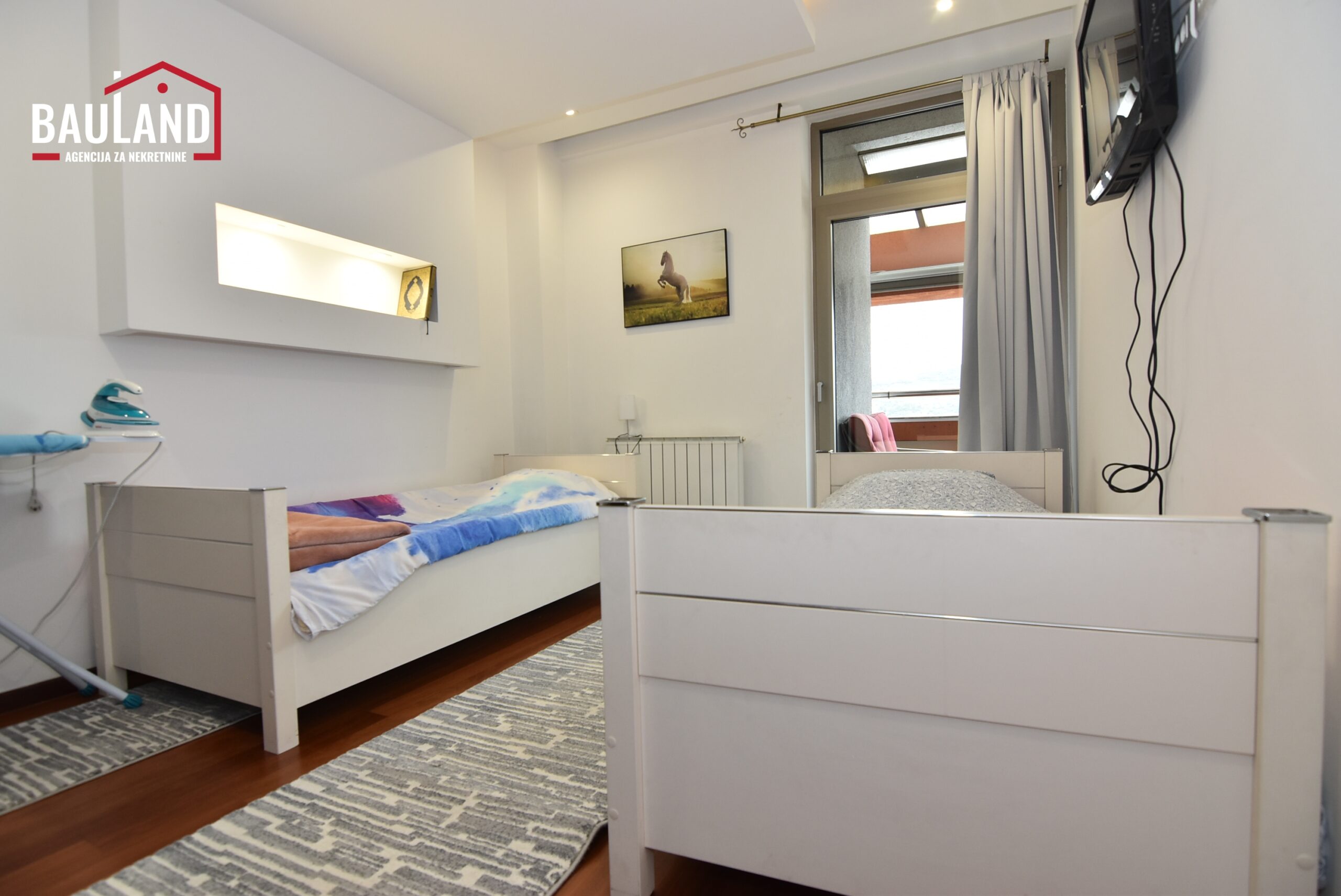 13 iznajmljuje se trosoban namješten stan u Bosmalu