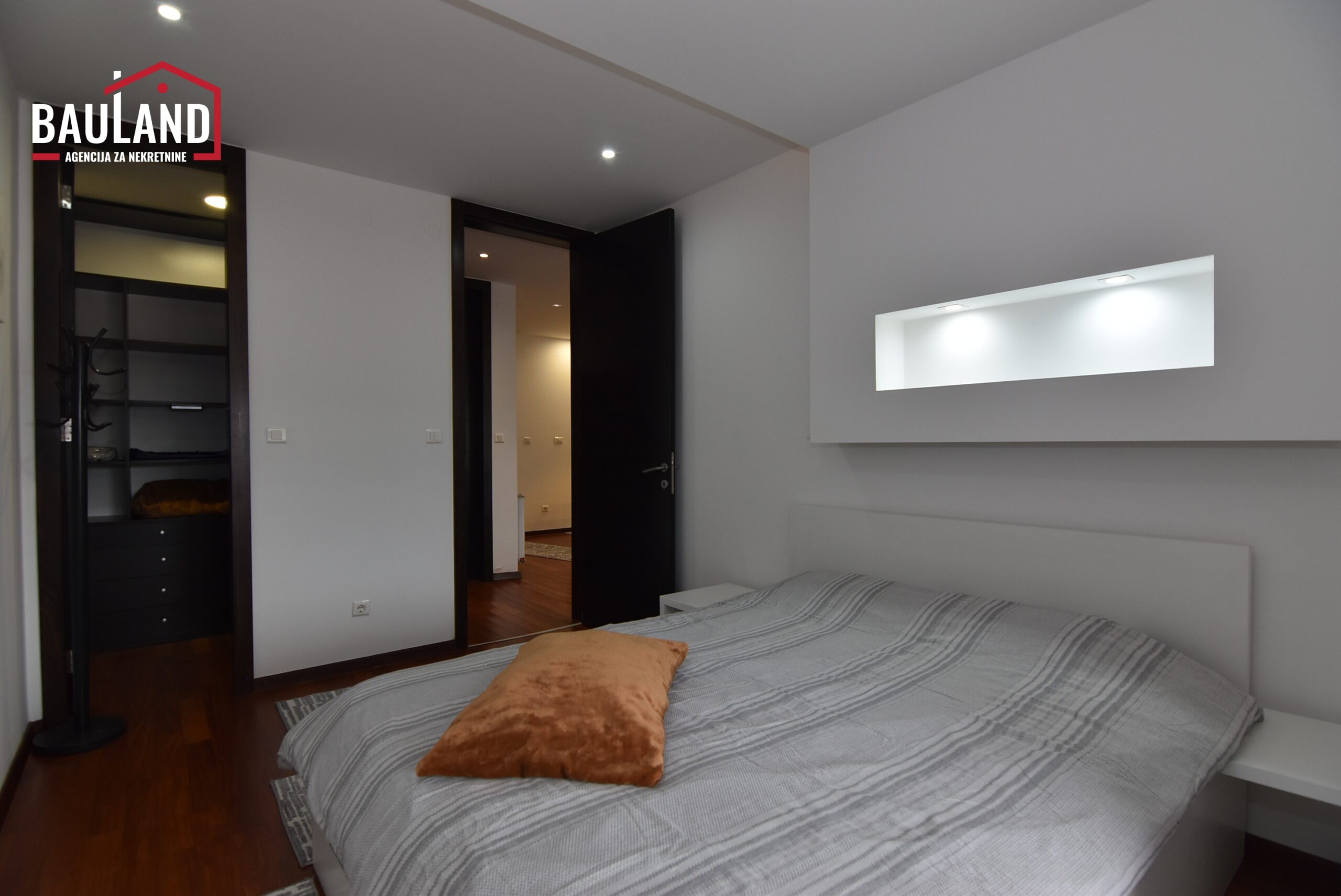 16 najam stana Bosmal 100m2 12-ti sprat