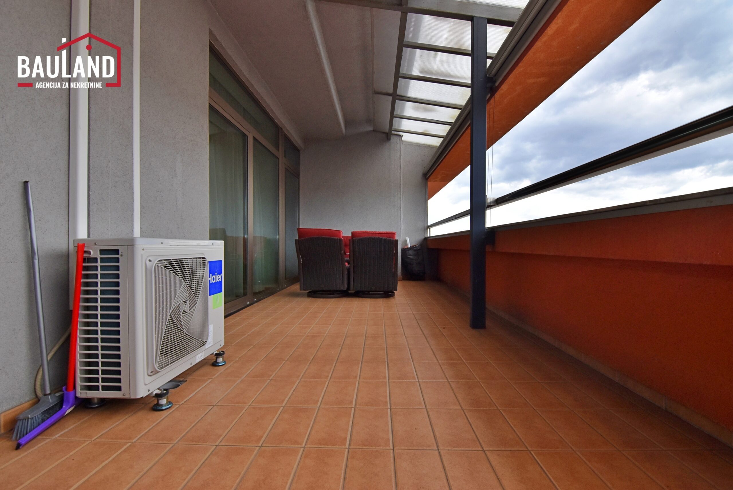 18 stan za najam 12ti sprat Bosmal 100m2