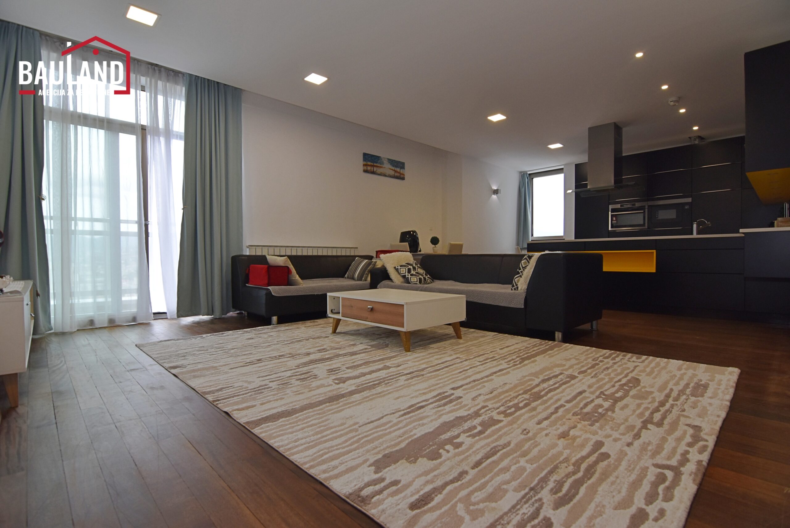 Trojzimmer, möblierte Wohnung - 100m2 / BOSMAL-Hrasno