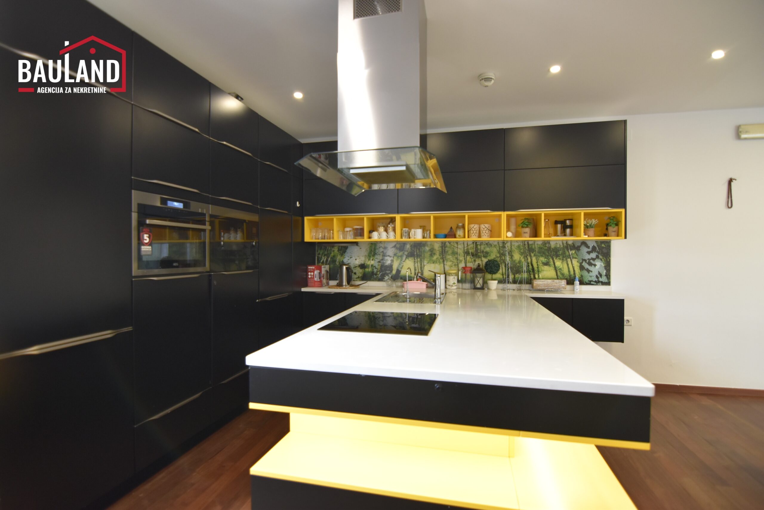 04 iznajmljuje se trosoban namješten stan površine 100m2 u Bosmalu