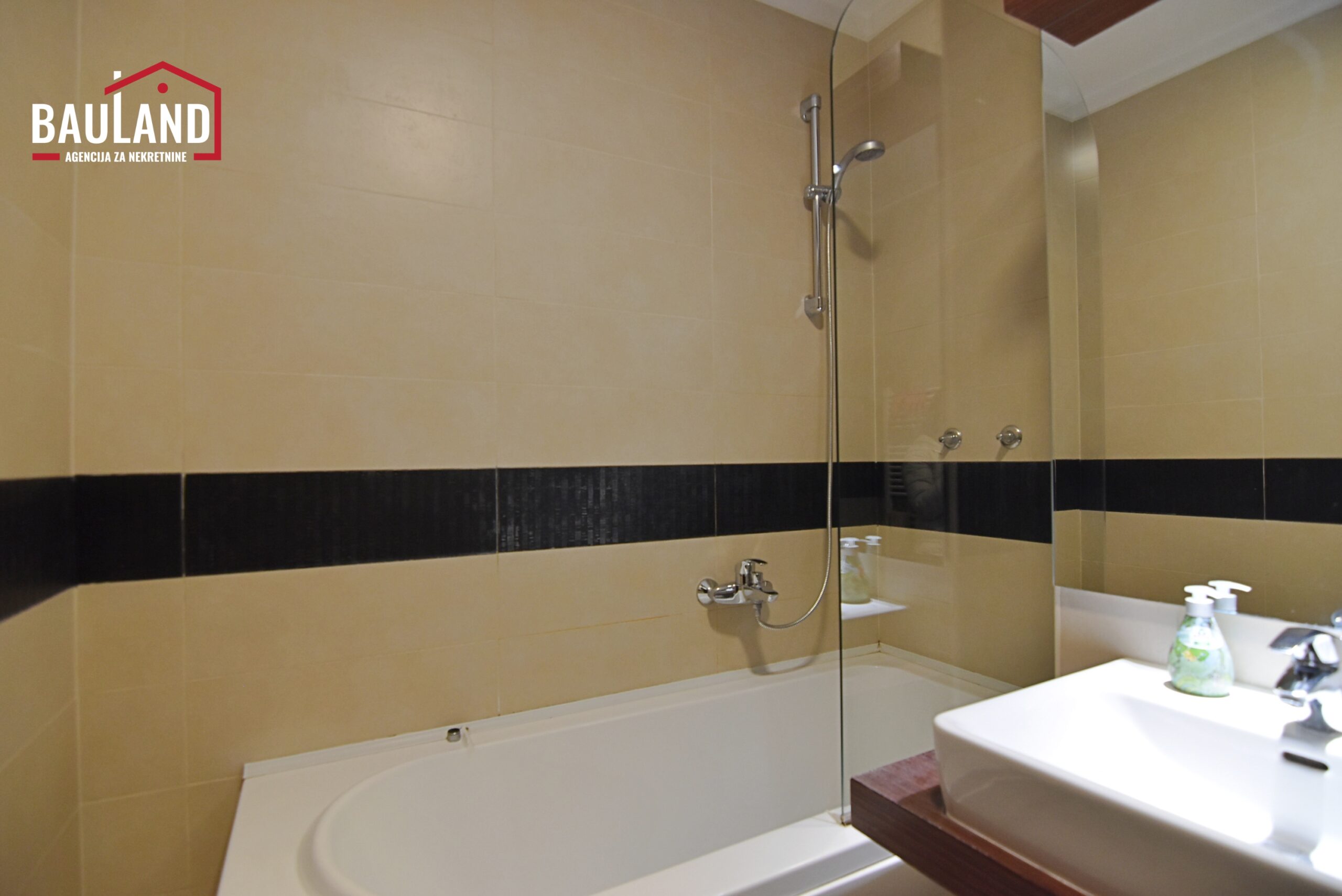 14 trosoban namješten stan u Bosmalu Hrasno