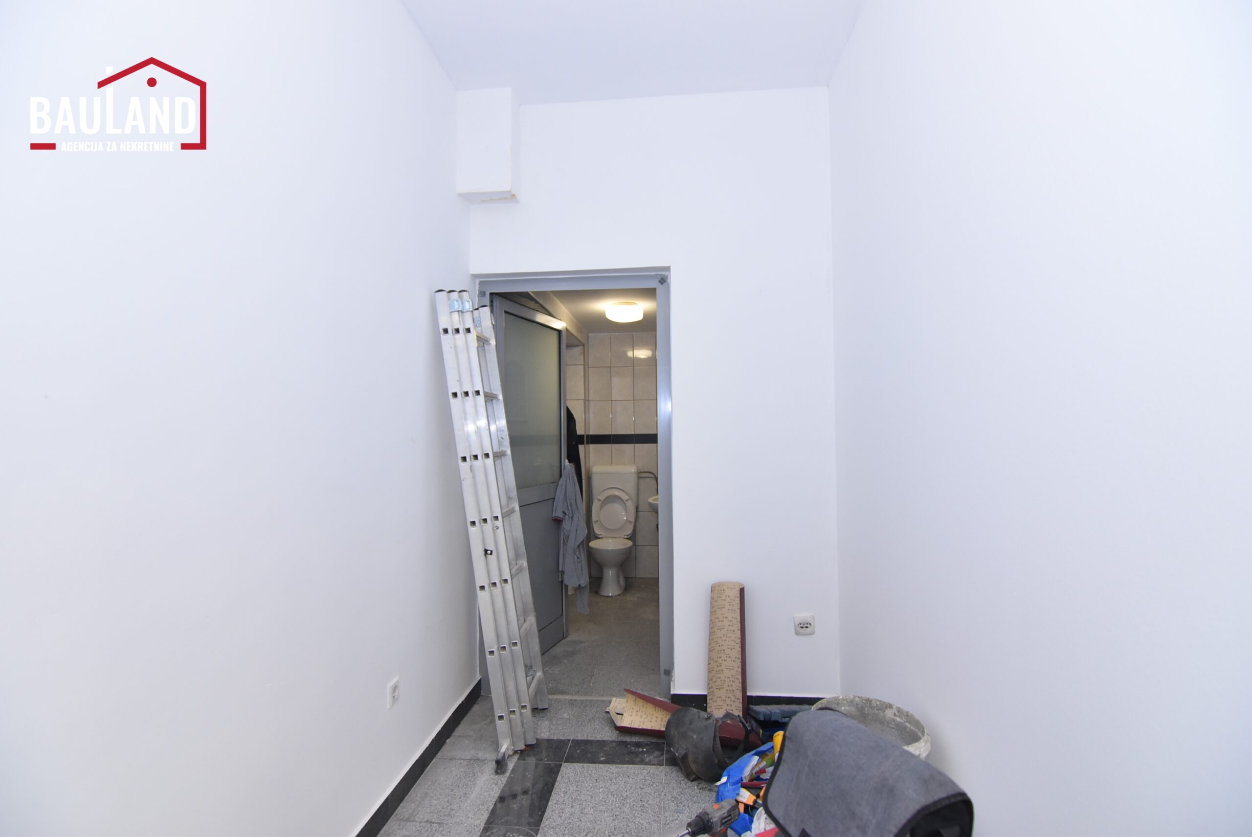 5 poslovni prostor za najam 40m2 prizemlje