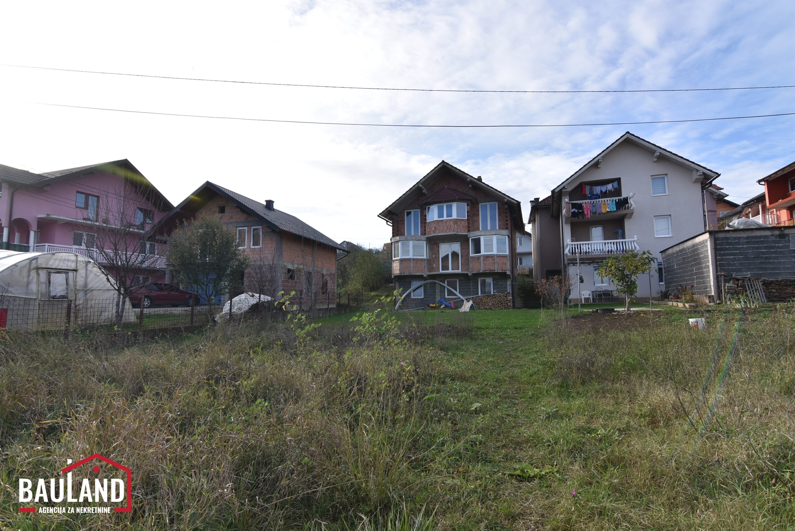 2 na prodaju kuća novije gradnje u naselju Bojnik ukupne površine 1109m2