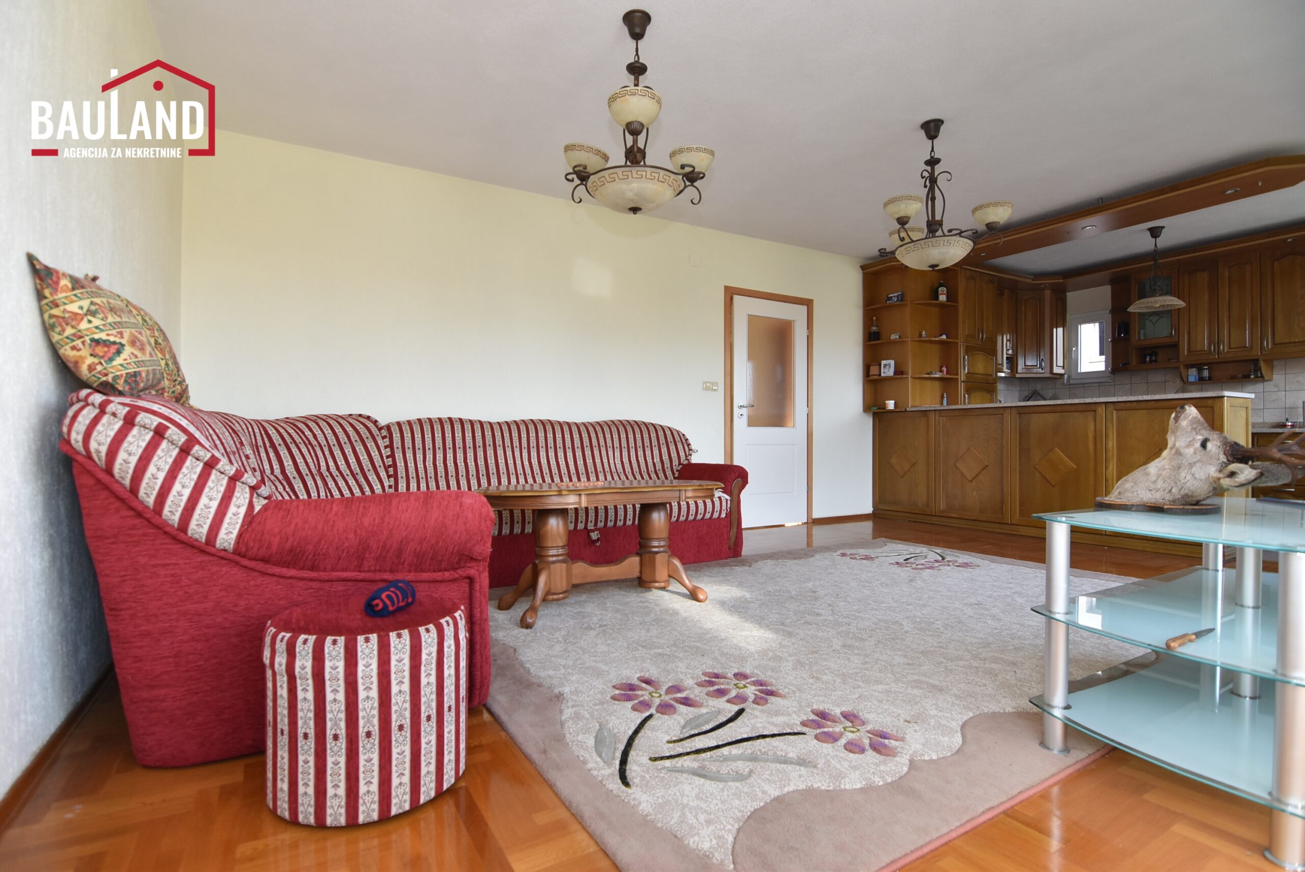 4 na prodaju kuća koja se sastoji od suterena prizemlja i prvog sprata u ulici Butilska naselje Bojnik