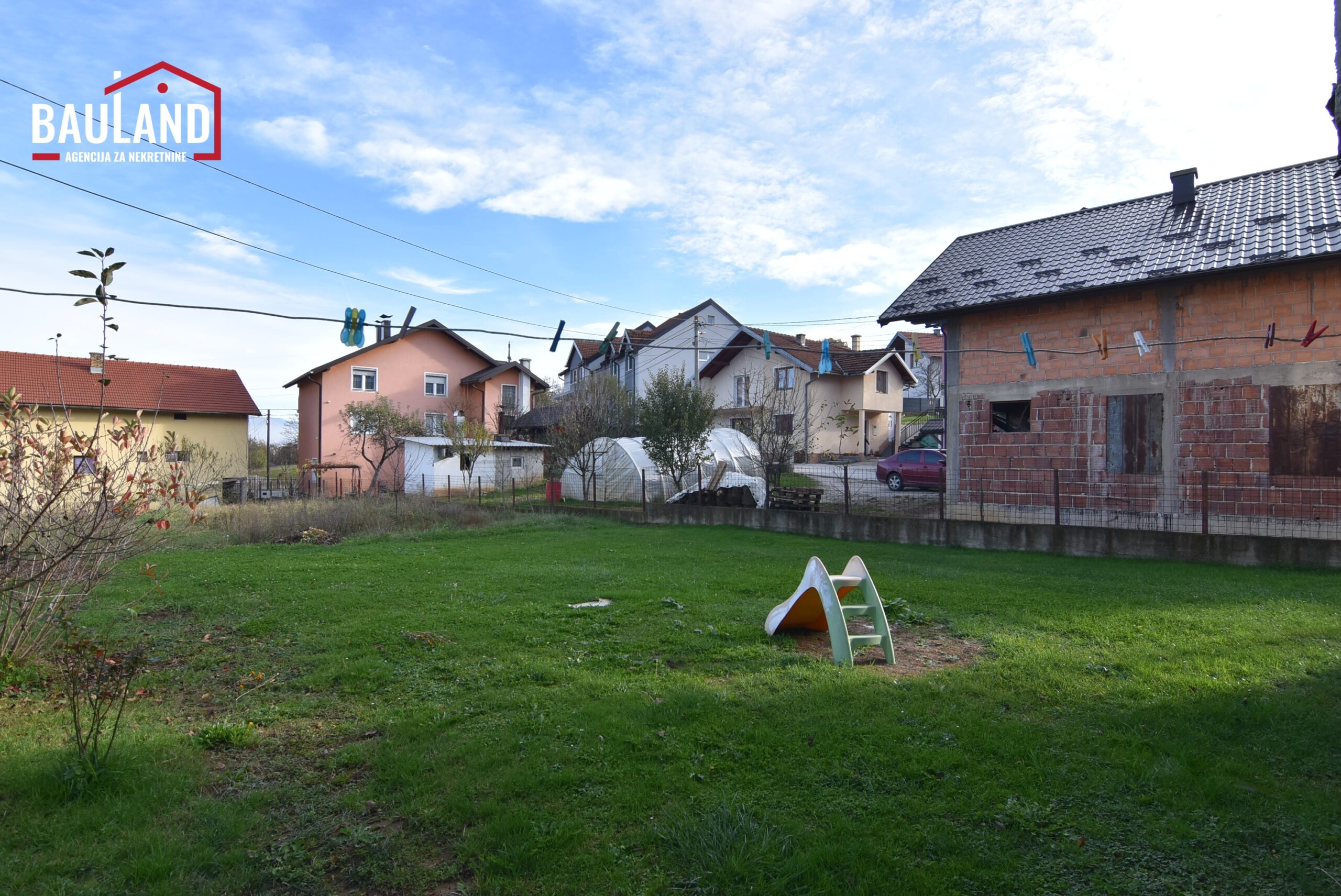 24 kuća za prodaju ukupne površine 1109m2