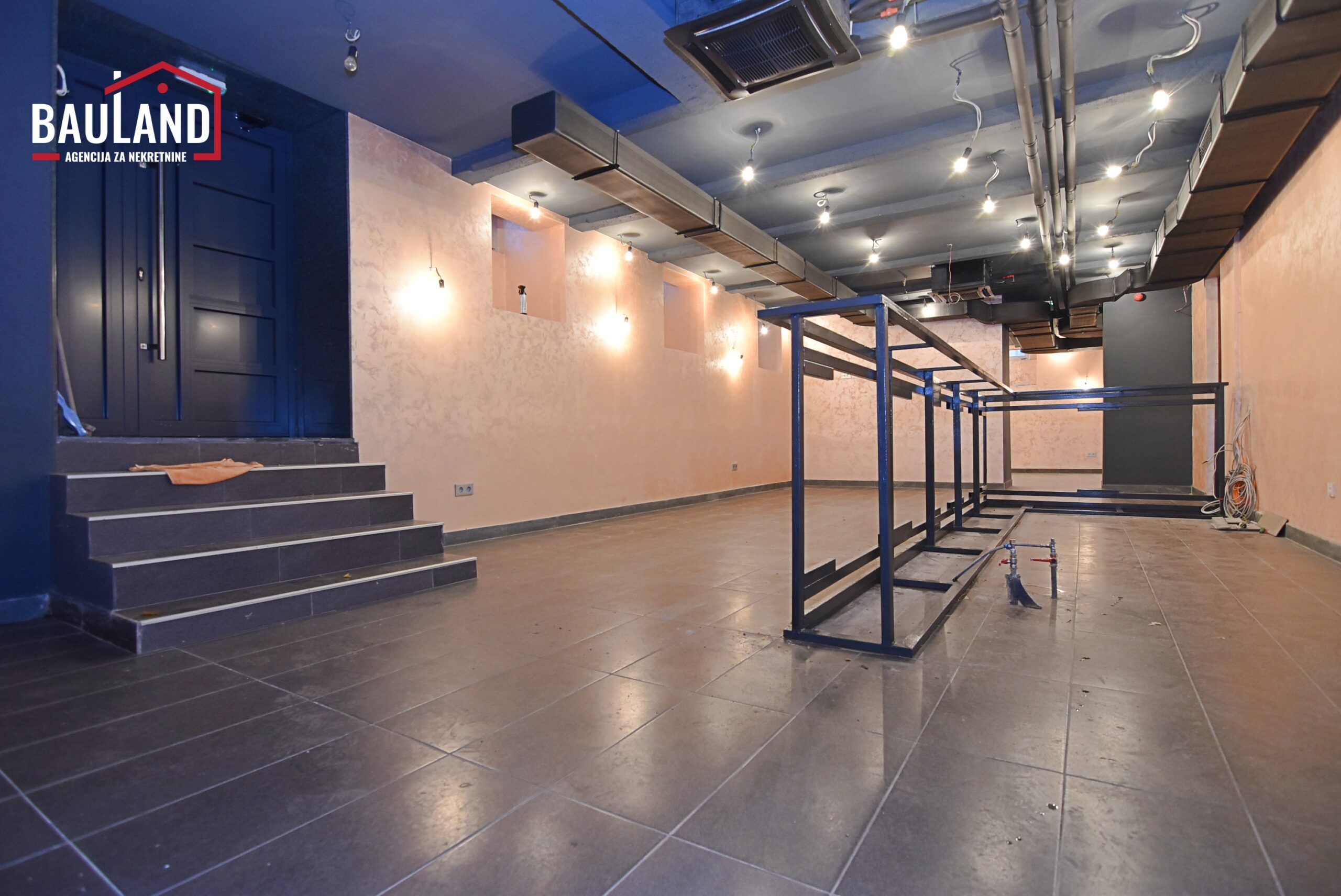 3 poslovni prostor za najam 145m2 suteren zgrade Centar