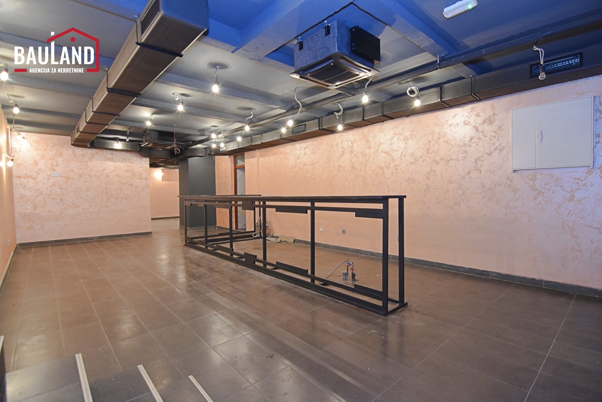 4 poslovni protor za iznajmljivanje 145m2 suteren renoviran