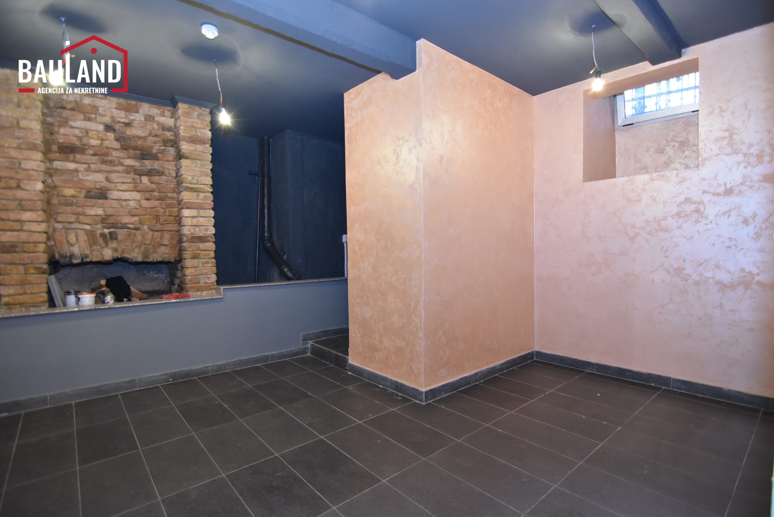 7 izdaje se poslovni prostor u Centru grada u ulici Muhameda Kantardžića