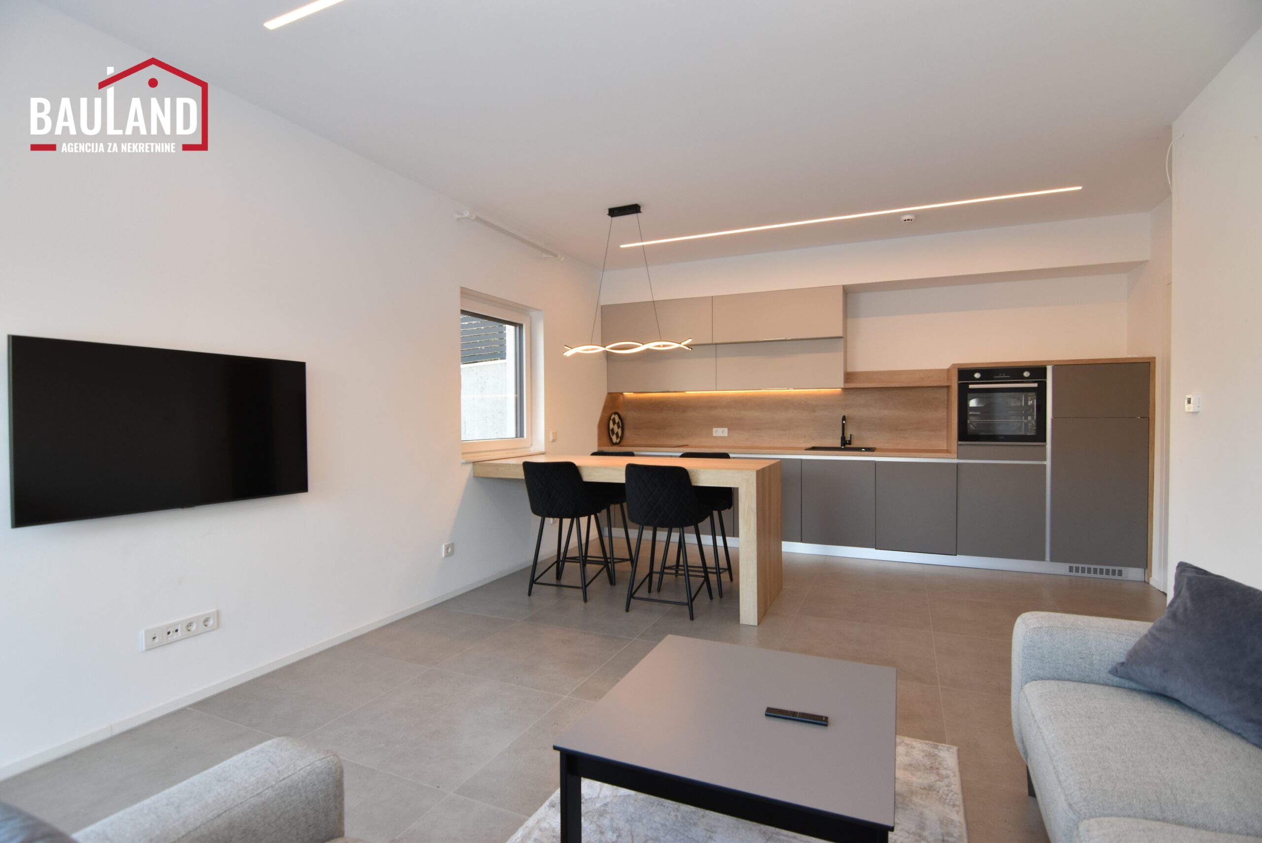 4 izdaje se namješten trosoban stan u ulici Antuna Hangija 75m2 prizemlje