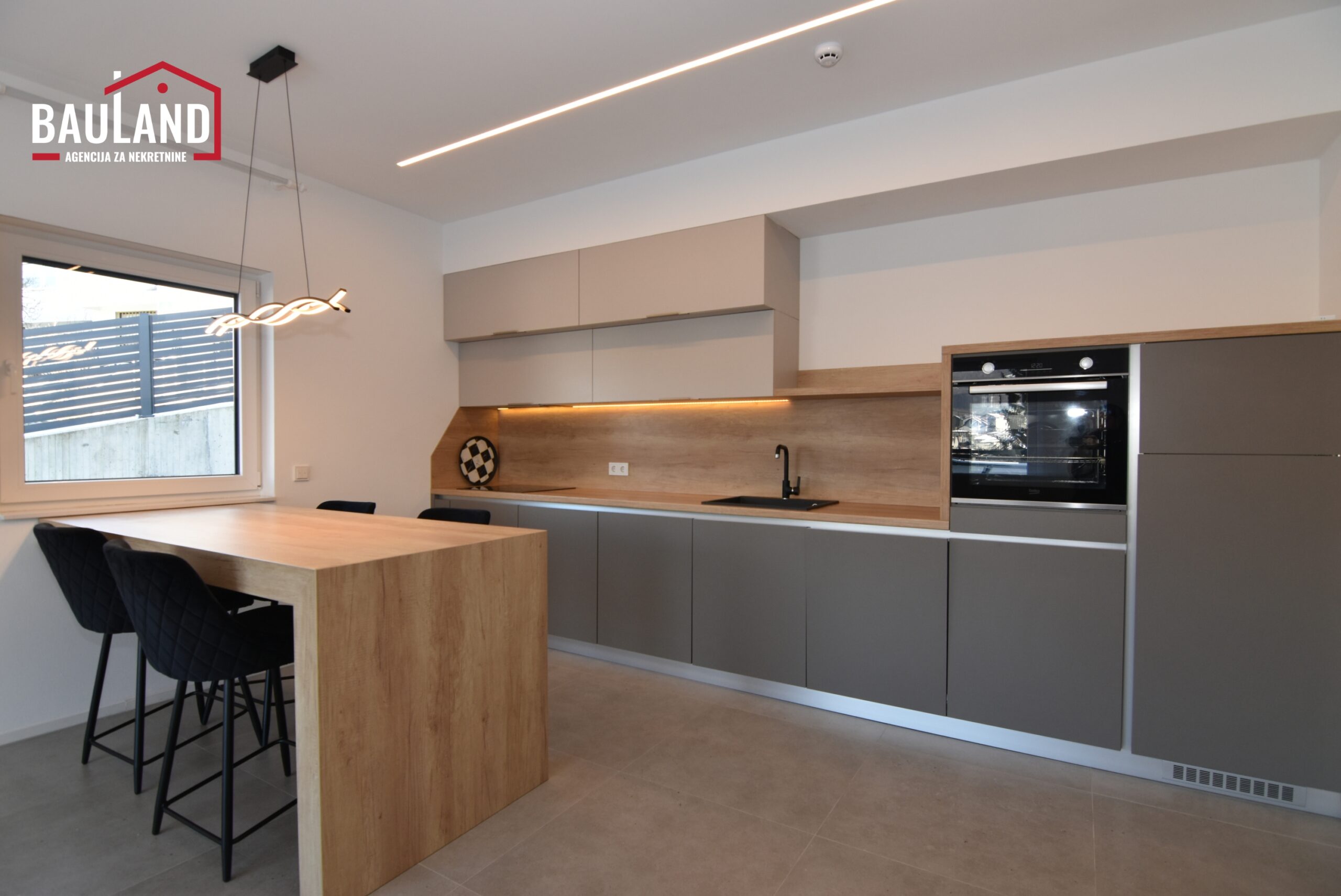 6 iznajmljuje se stan na duži vremenski period u ulici Antuna Hangija Centar