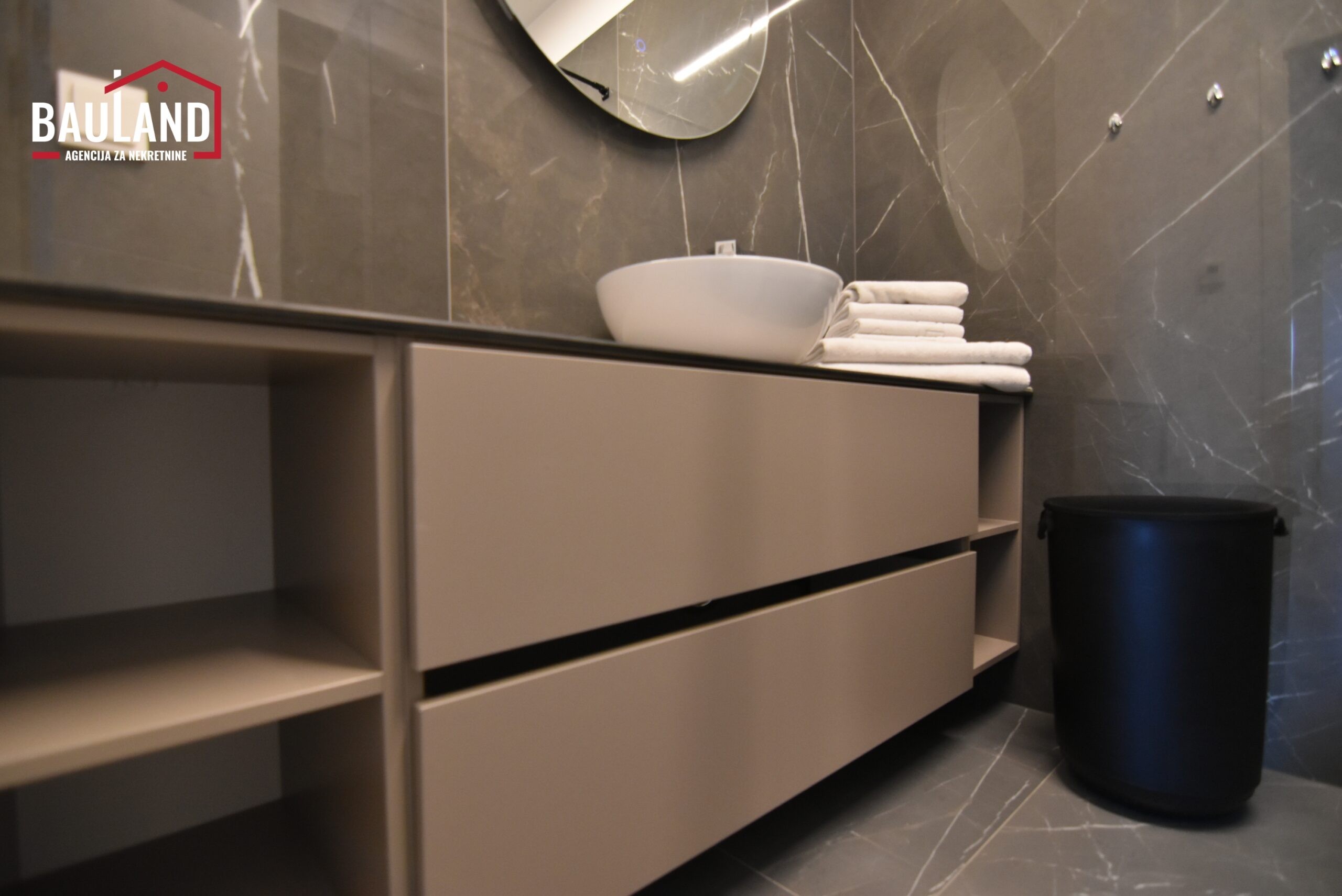 15 stan za najam 75m2 Centar