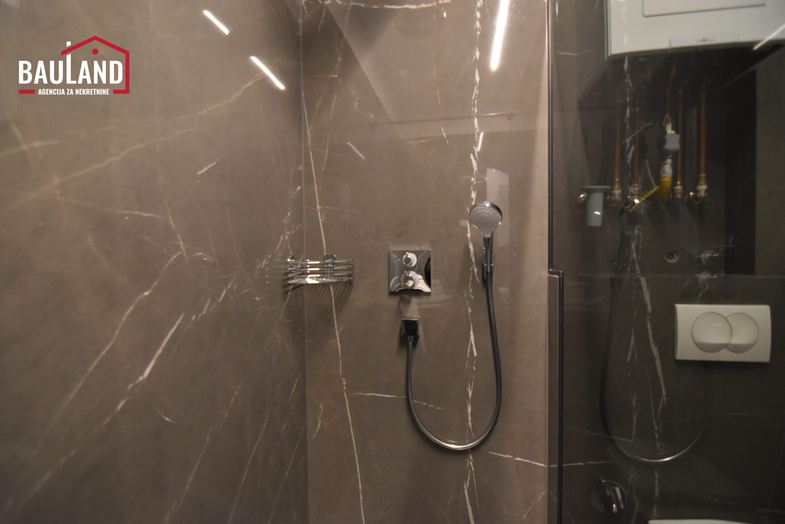 17 najam stana sa parking mjestom u garaži