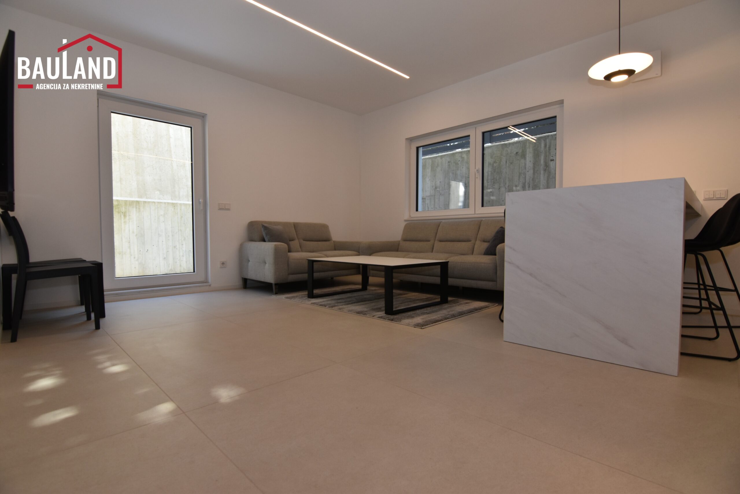 Möbliertes Zweizimmerwohnung mit Garagenstellplatz, Zentrum