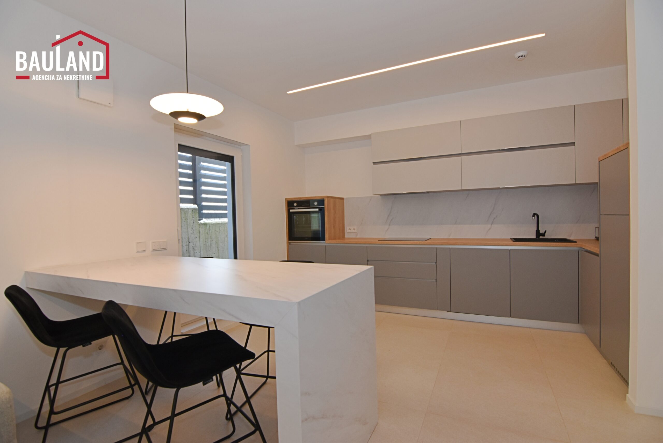 4 stan za najam 64m2 prizemlje Centar