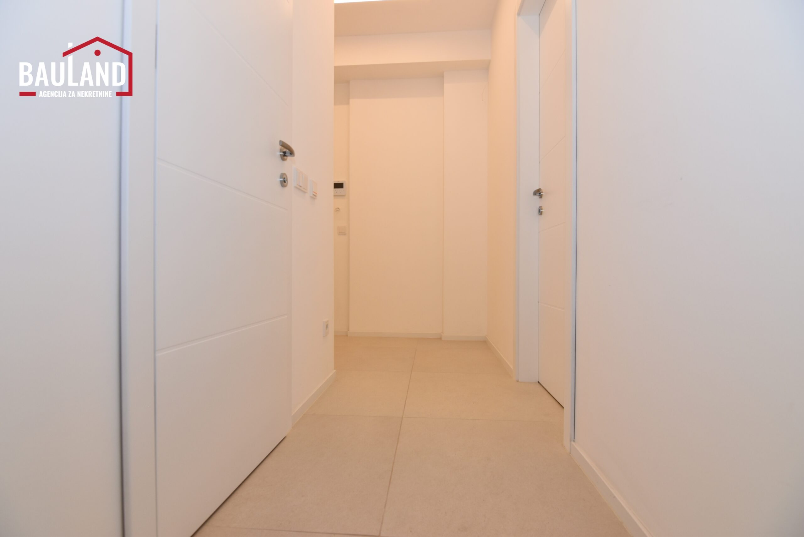 8 izdaje se namješten dvosoban stan sa parking mjestom Općina Centar Sarajevo